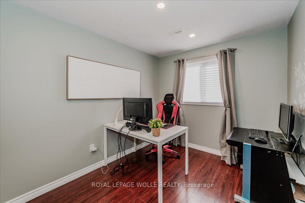 Photo 19 of 10 Caprice Court, Kitchener, Victoria Hills — HOMEH