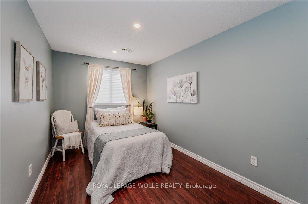 Photo 21 of 10 Caprice Court, Kitchener, Victoria Hills — HOMEH