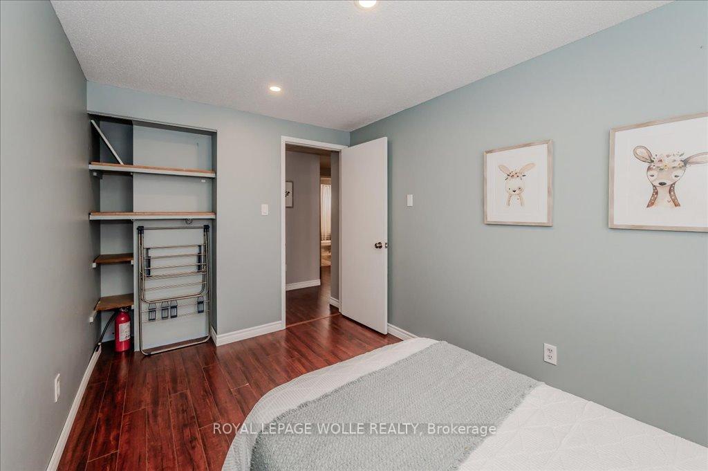 Photo 22 of 10 Caprice Court, Kitchener, Victoria Hills — HOMEH