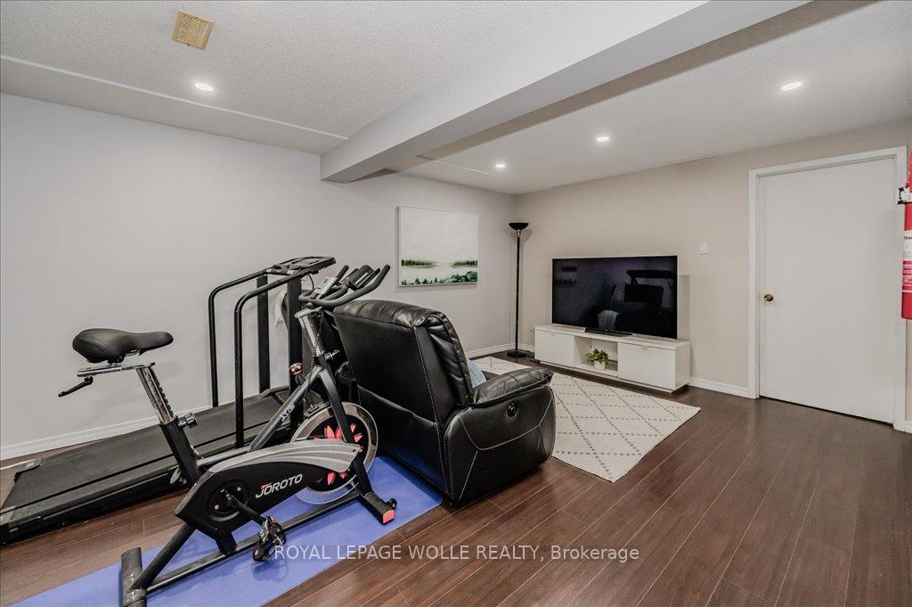 Photo 23 of 10 Caprice Court, Kitchener, Victoria Hills — HOMEH