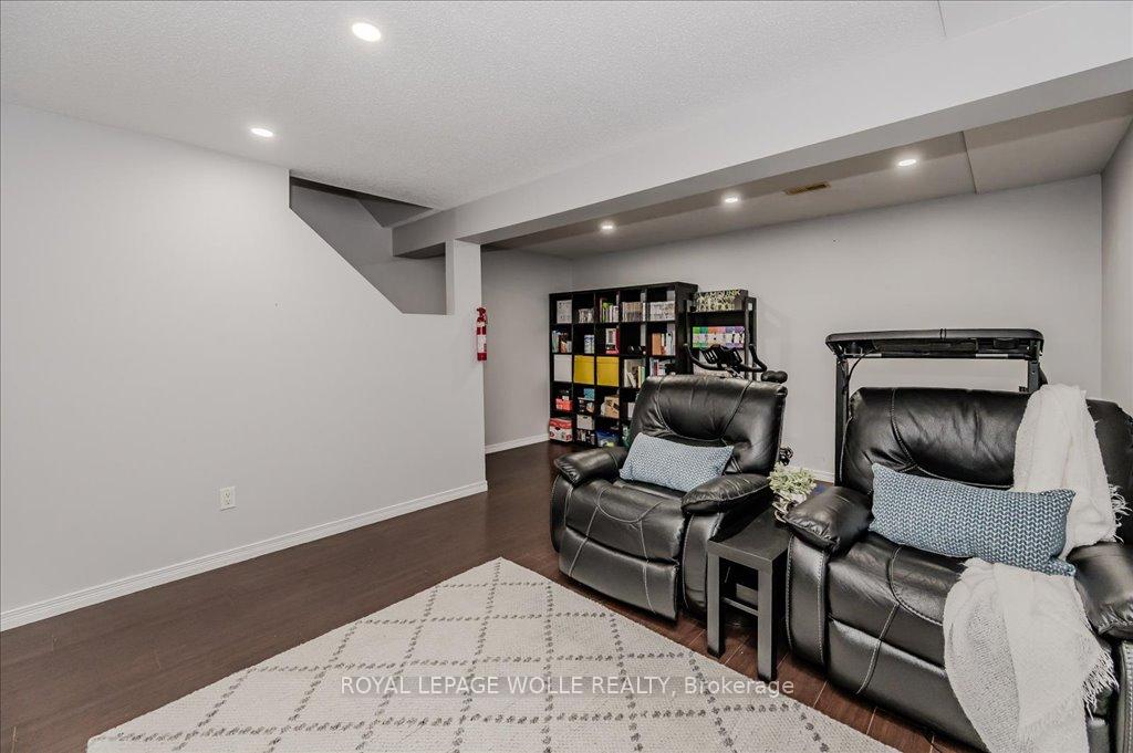 Photo 24 of 10 Caprice Court, Kitchener, Victoria Hills — HOMEH