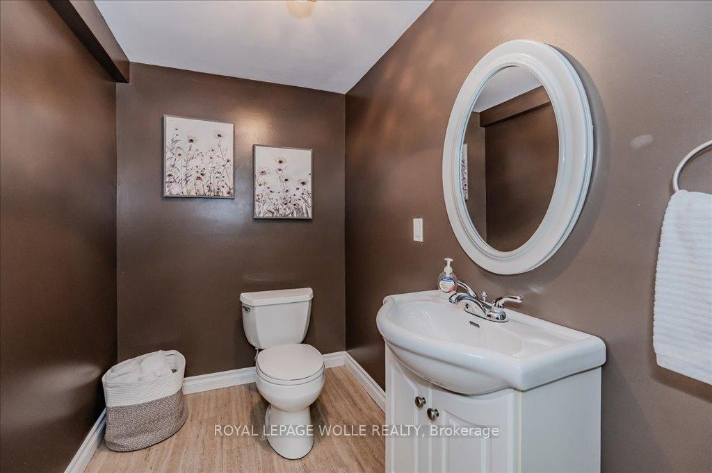 Photo 25 of 10 Caprice Court, Kitchener, Victoria Hills — HOMEH