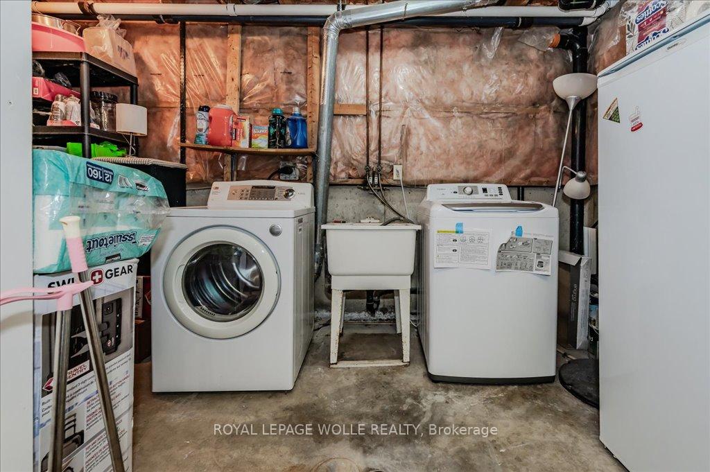 Photo 26 of 10 Caprice Court, Kitchener, Victoria Hills — HOMEH