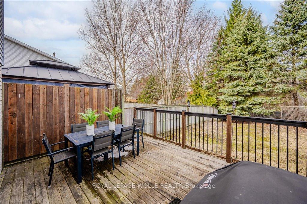 Photo 28 of 10 Caprice Court, Kitchener, Victoria Hills — HOMEH