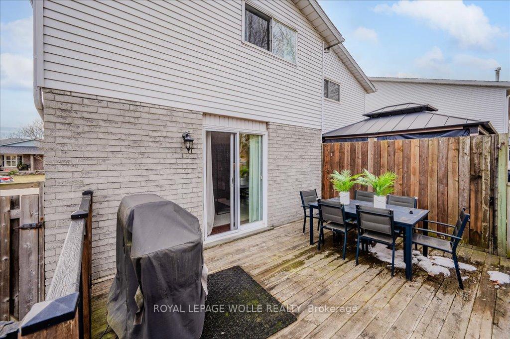 Photo 29 of 10 Caprice Court, Kitchener, Victoria Hills — HOMEH