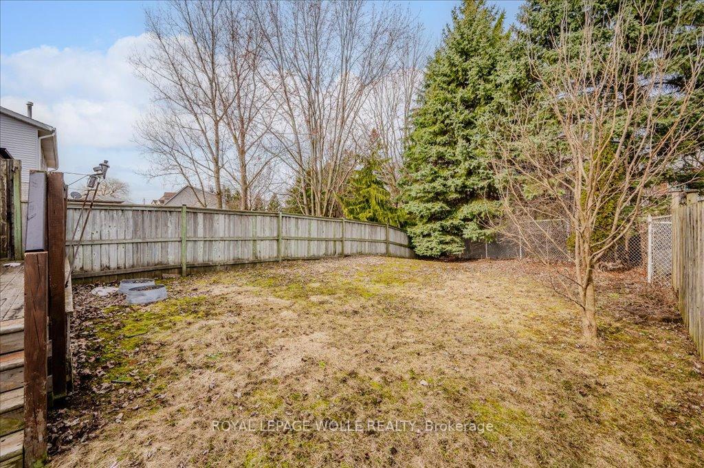 Photo 31 of 10 Caprice Court, Kitchener, Victoria Hills — HOMEH