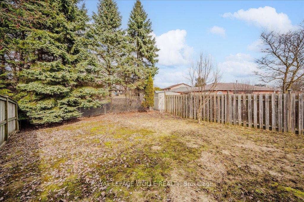 Photo 32 of 10 Caprice Court, Kitchener, Victoria Hills — HOMEH