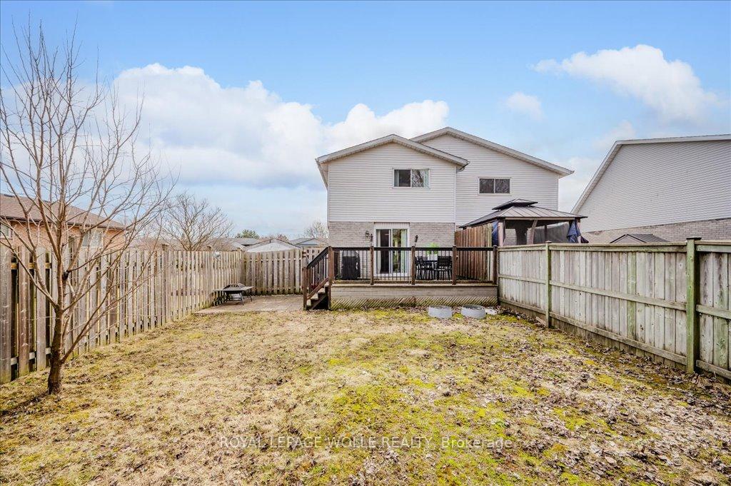 Photo 33 of 10 Caprice Court, Kitchener, Victoria Hills — HOMEH