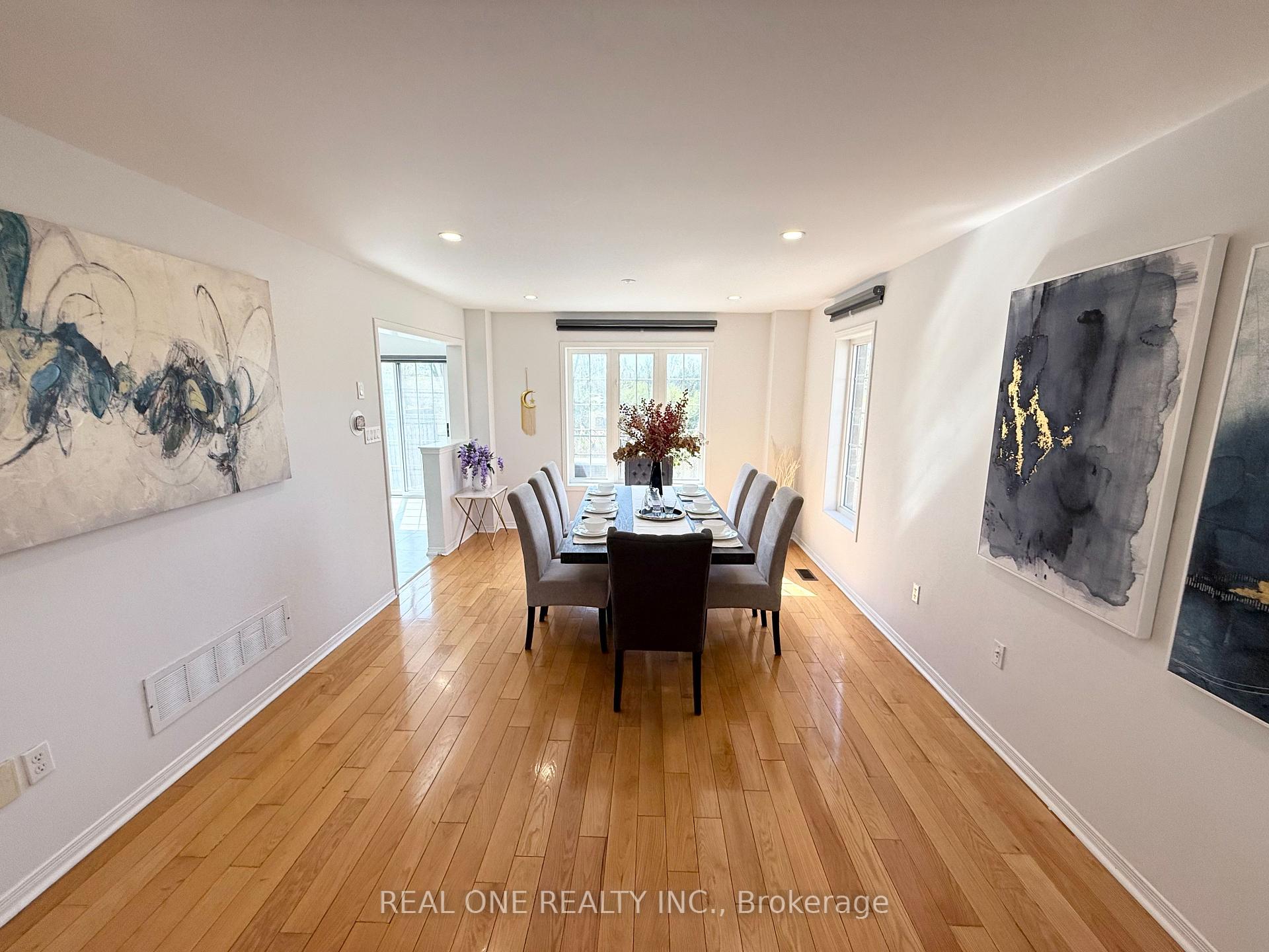 Photo 3 of 10 Prince Charles Way, Markham, Berczy — HOMEH