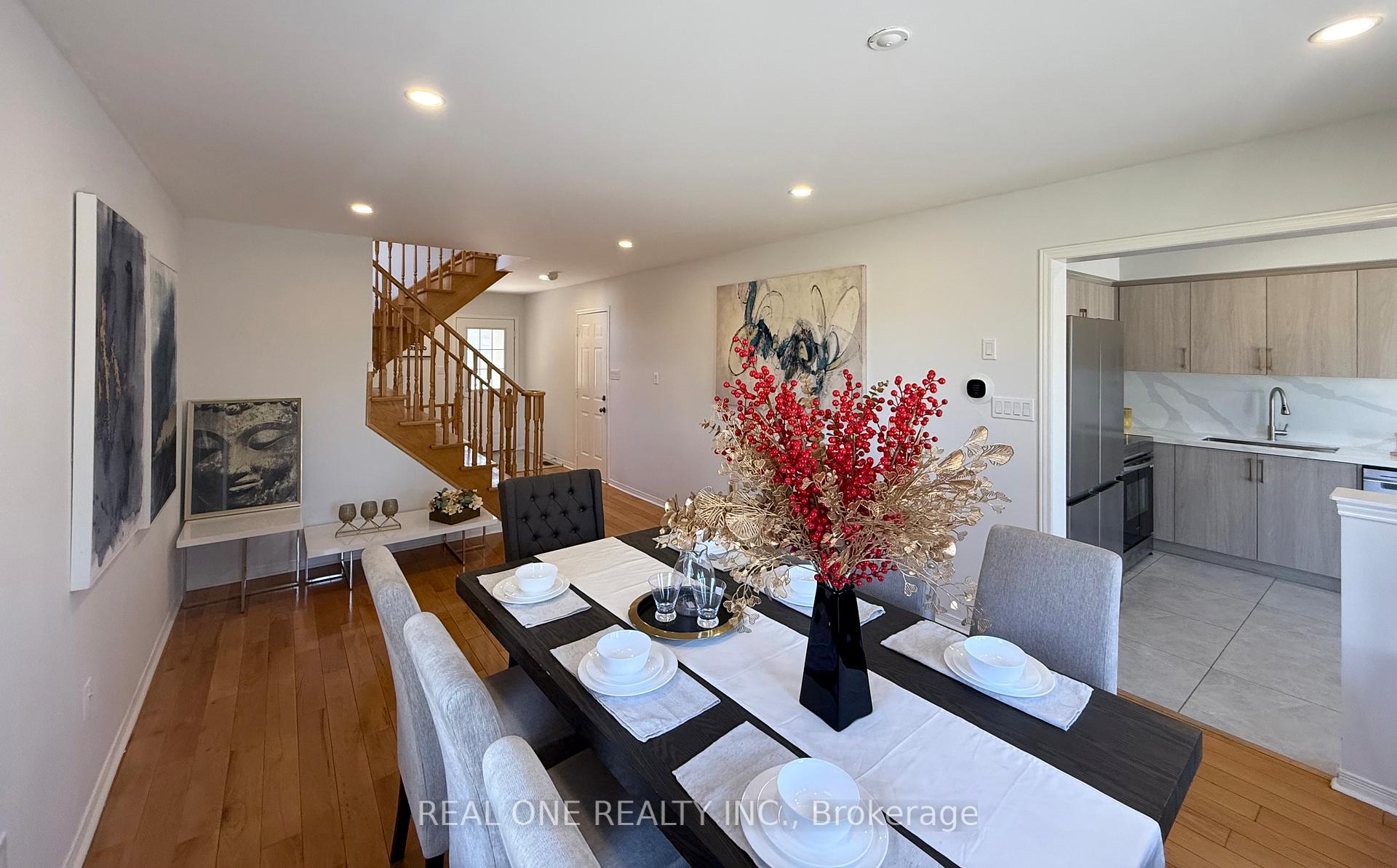 Photo 4 of 10 Prince Charles Way, Markham, Berczy — HOMEH
