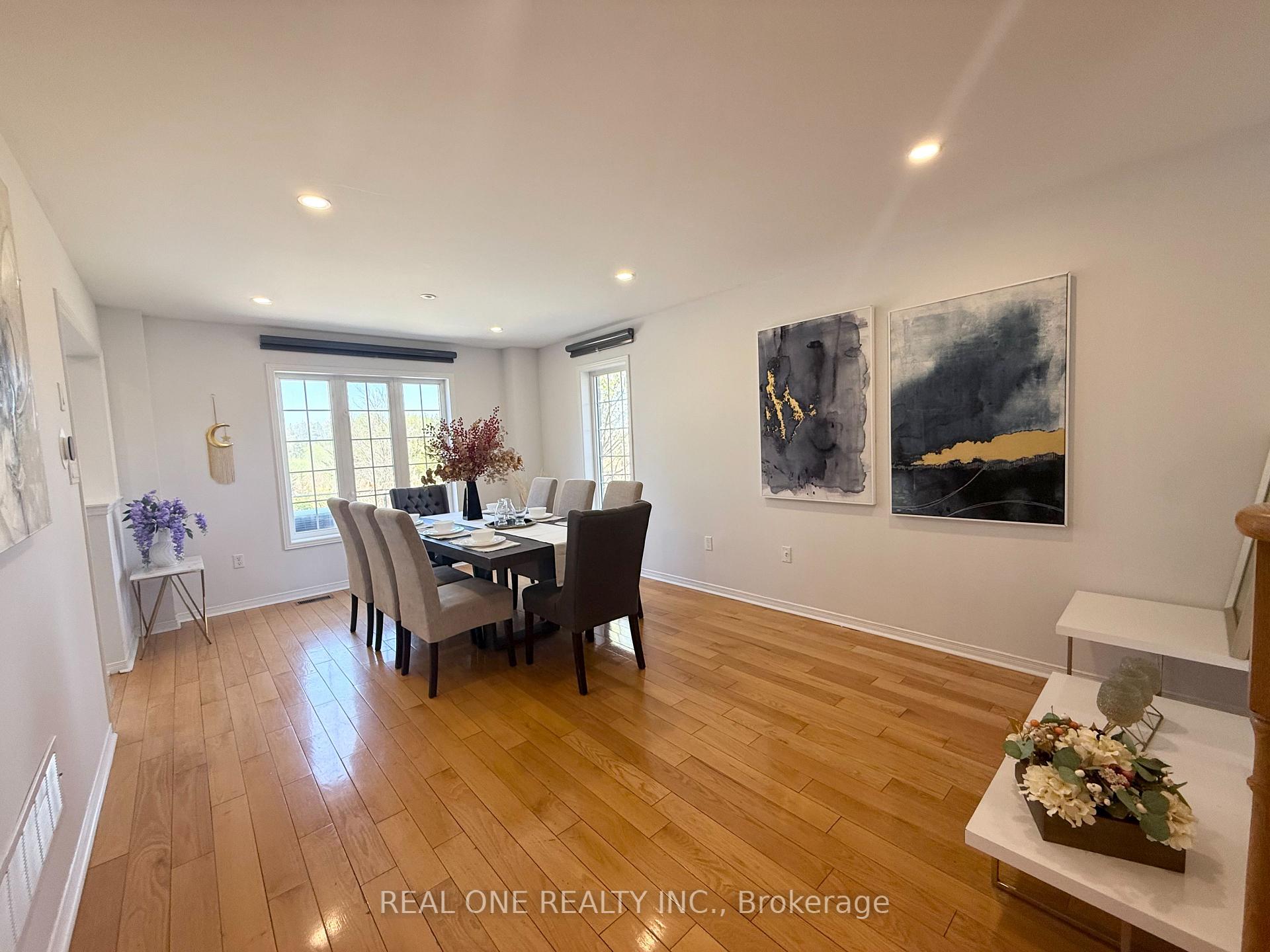 Photo 5 of 10 Prince Charles Way, Markham, Berczy — HOMEH