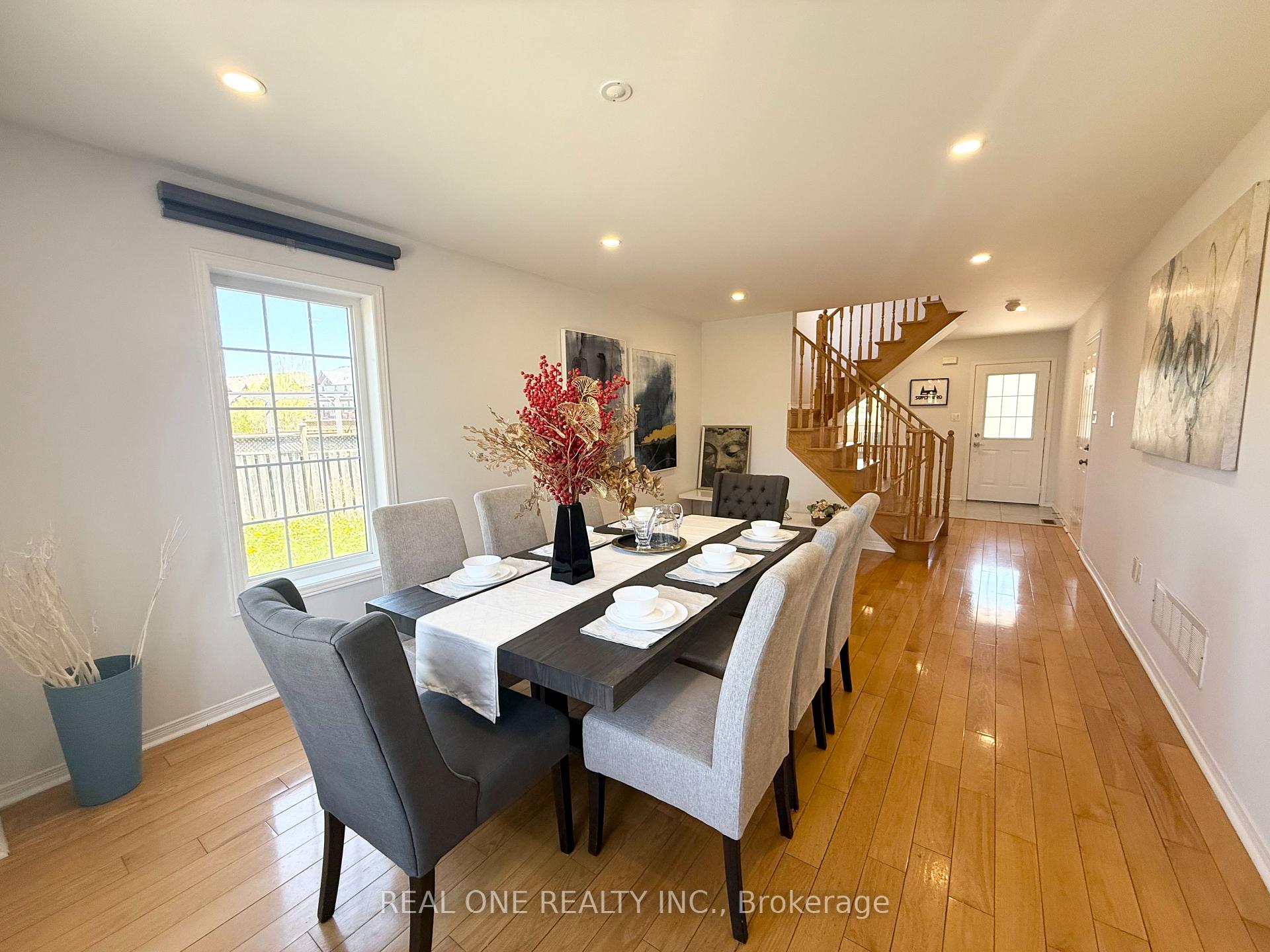 Photo 6 of 10 Prince Charles Way, Markham, Berczy — HOMEH