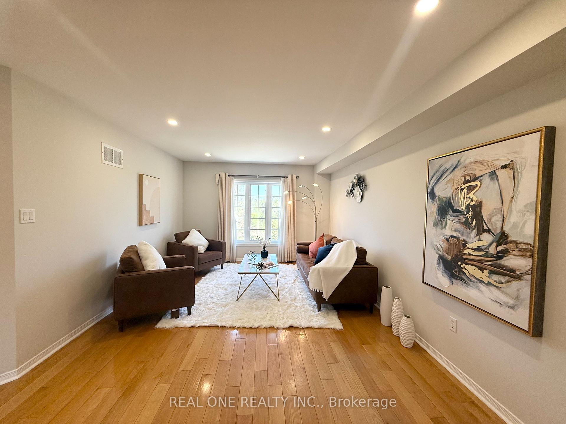 Photo 10 of 10 Prince Charles Way, Markham, Berczy — HOMEH