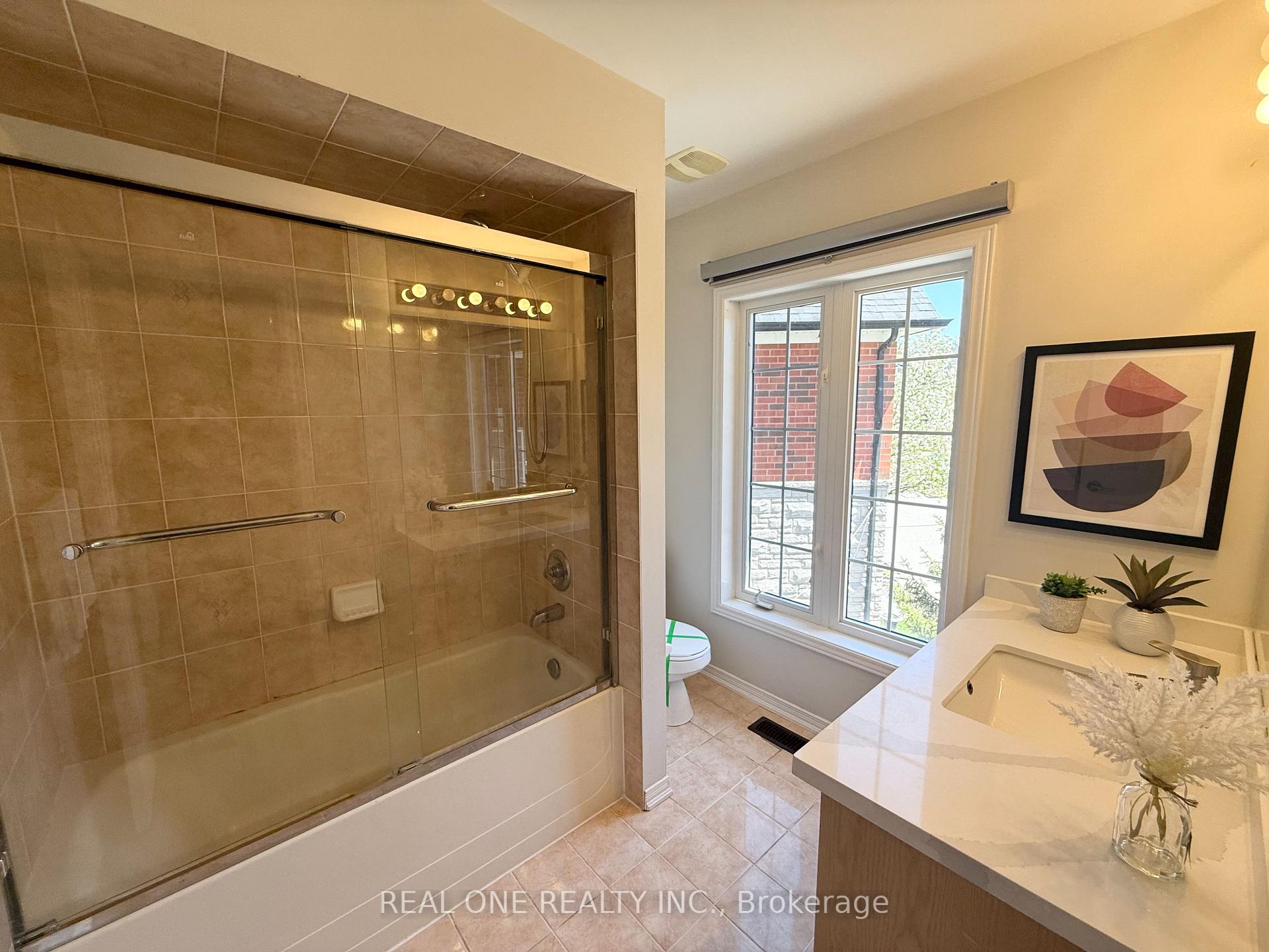 Photo 11 of 10 Prince Charles Way, Markham, Berczy — HOMEH