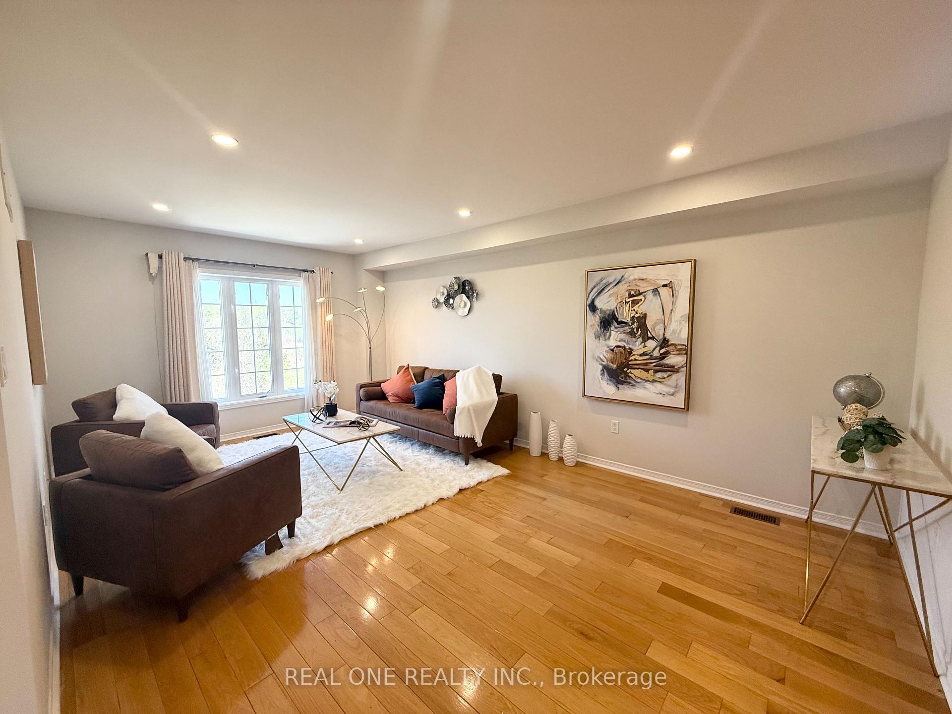 Photo 14 of 10 Prince Charles Way, Markham, Berczy — HOMEH