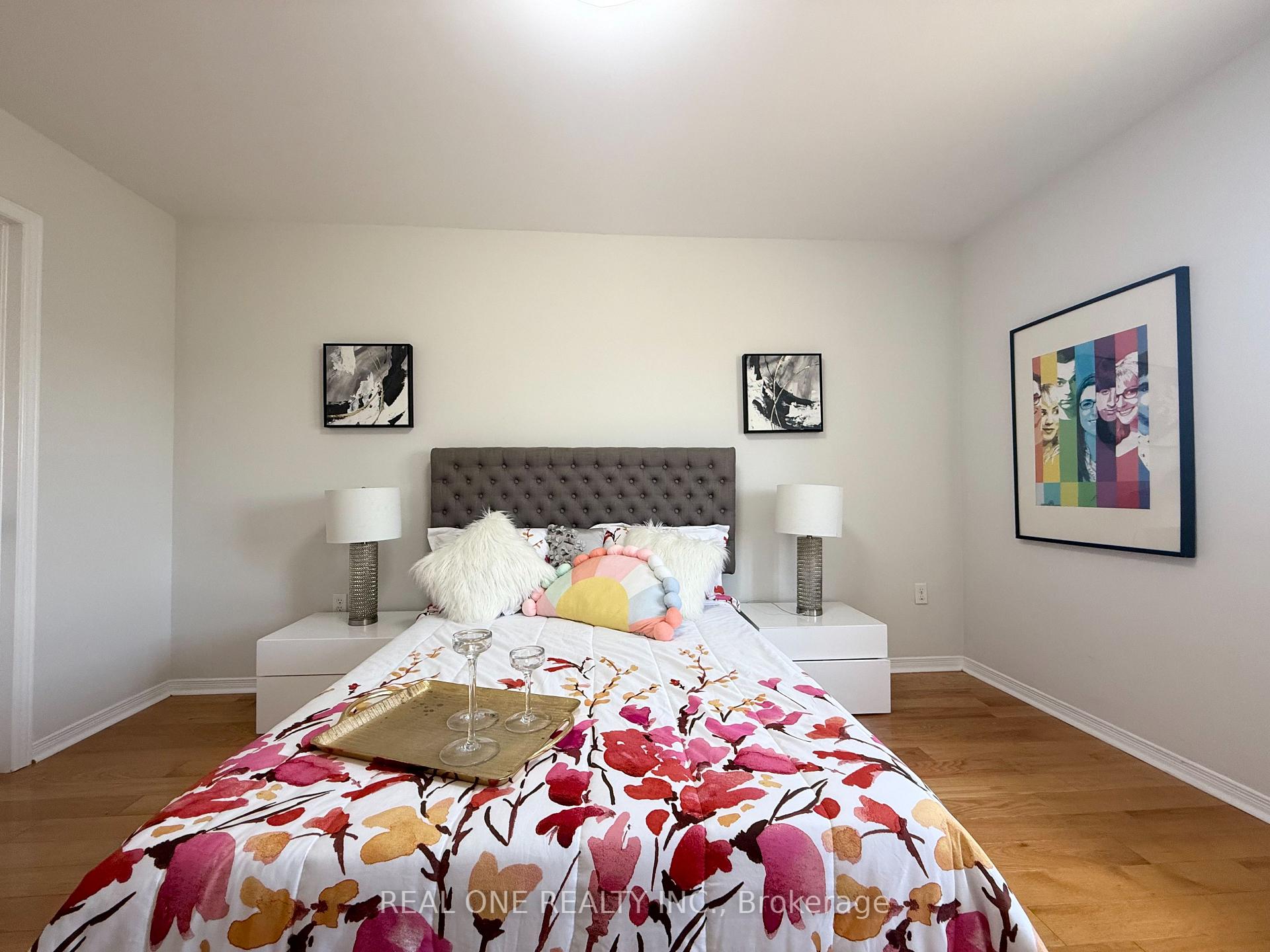 Photo 15 of 10 Prince Charles Way, Markham, Berczy — HOMEH