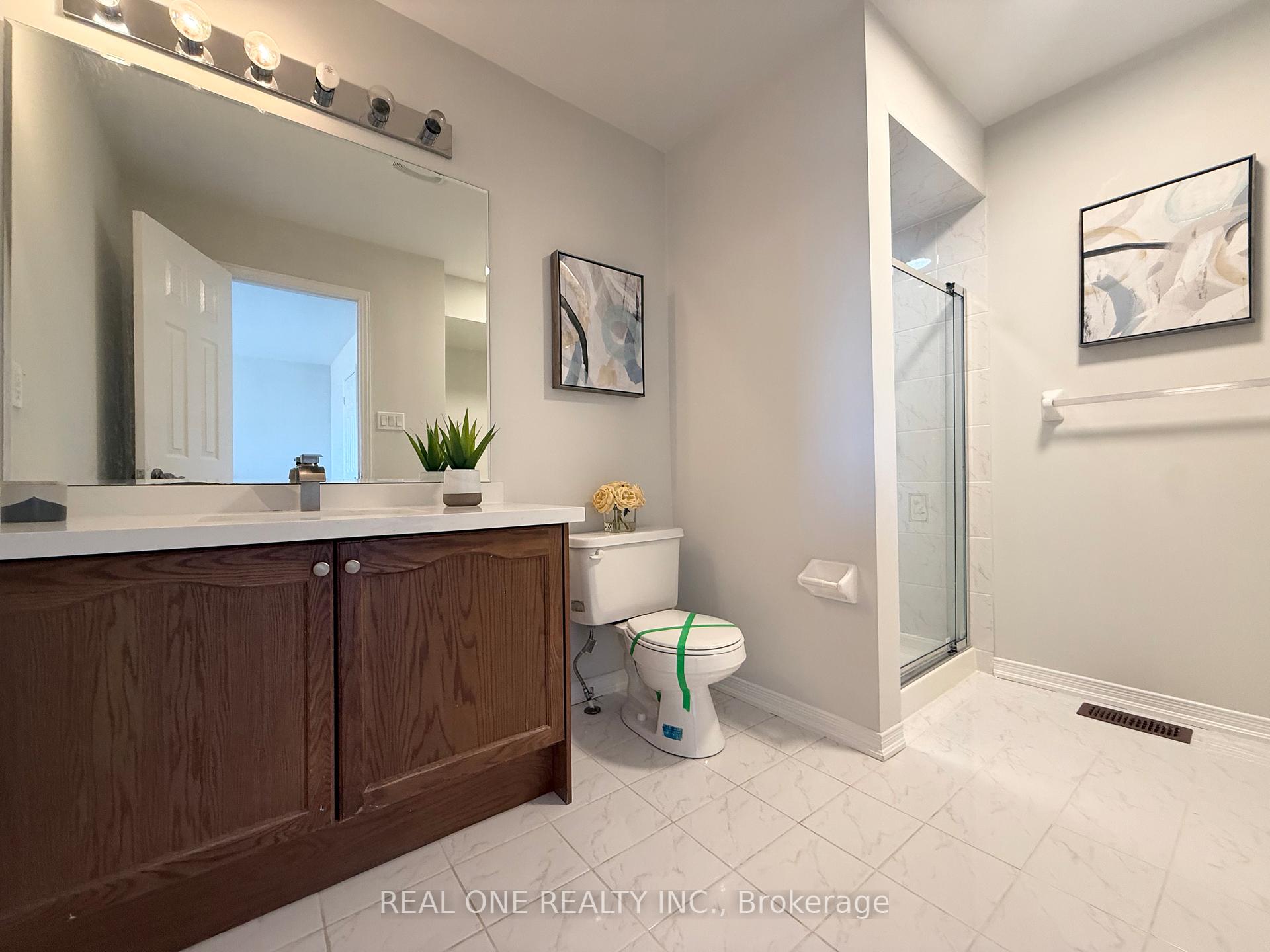 Photo 19 of 10 Prince Charles Way, Markham, Berczy — HOMEH