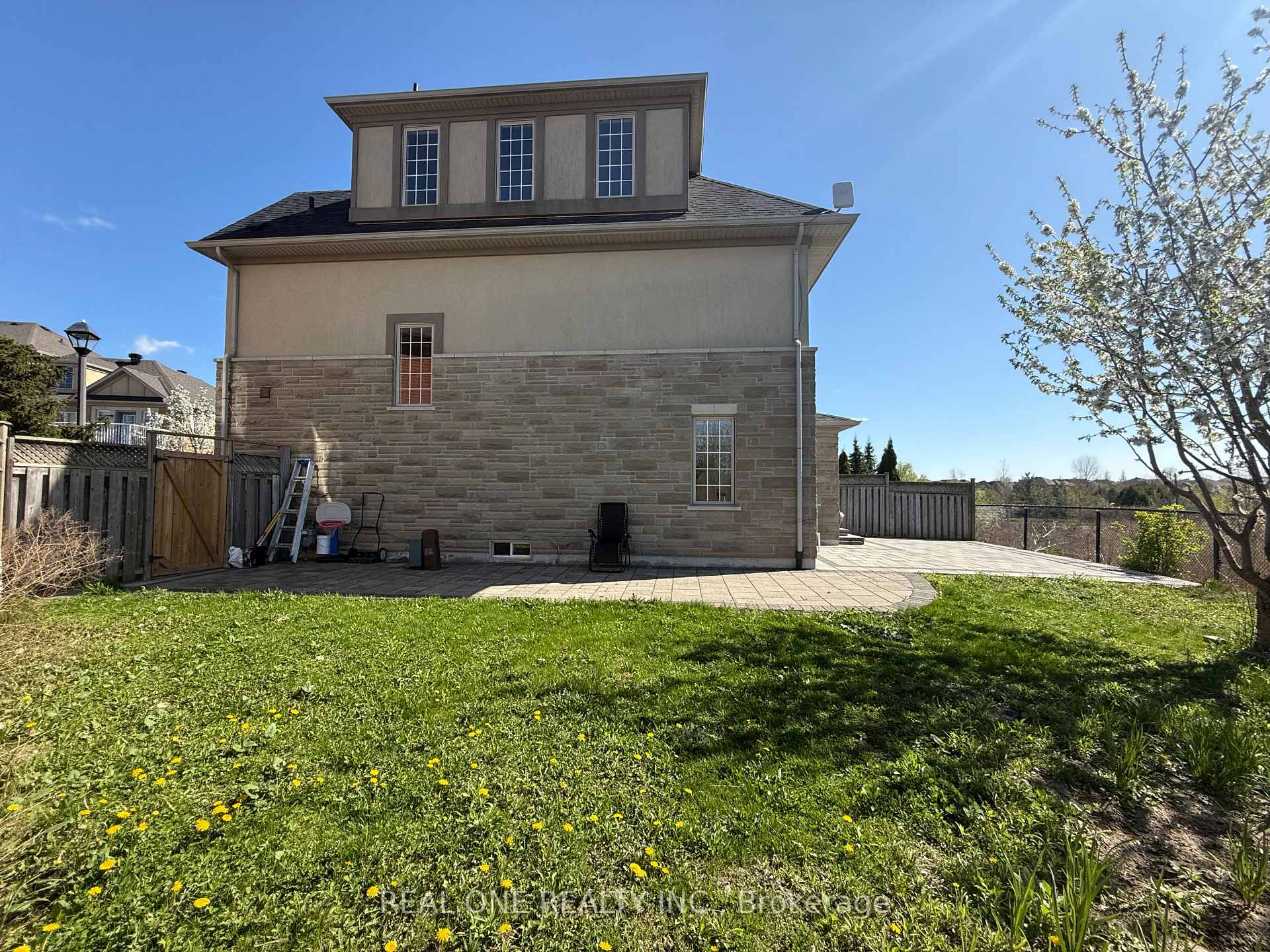 Photo 24 of 10 Prince Charles Way, Markham, Berczy — HOMEH
