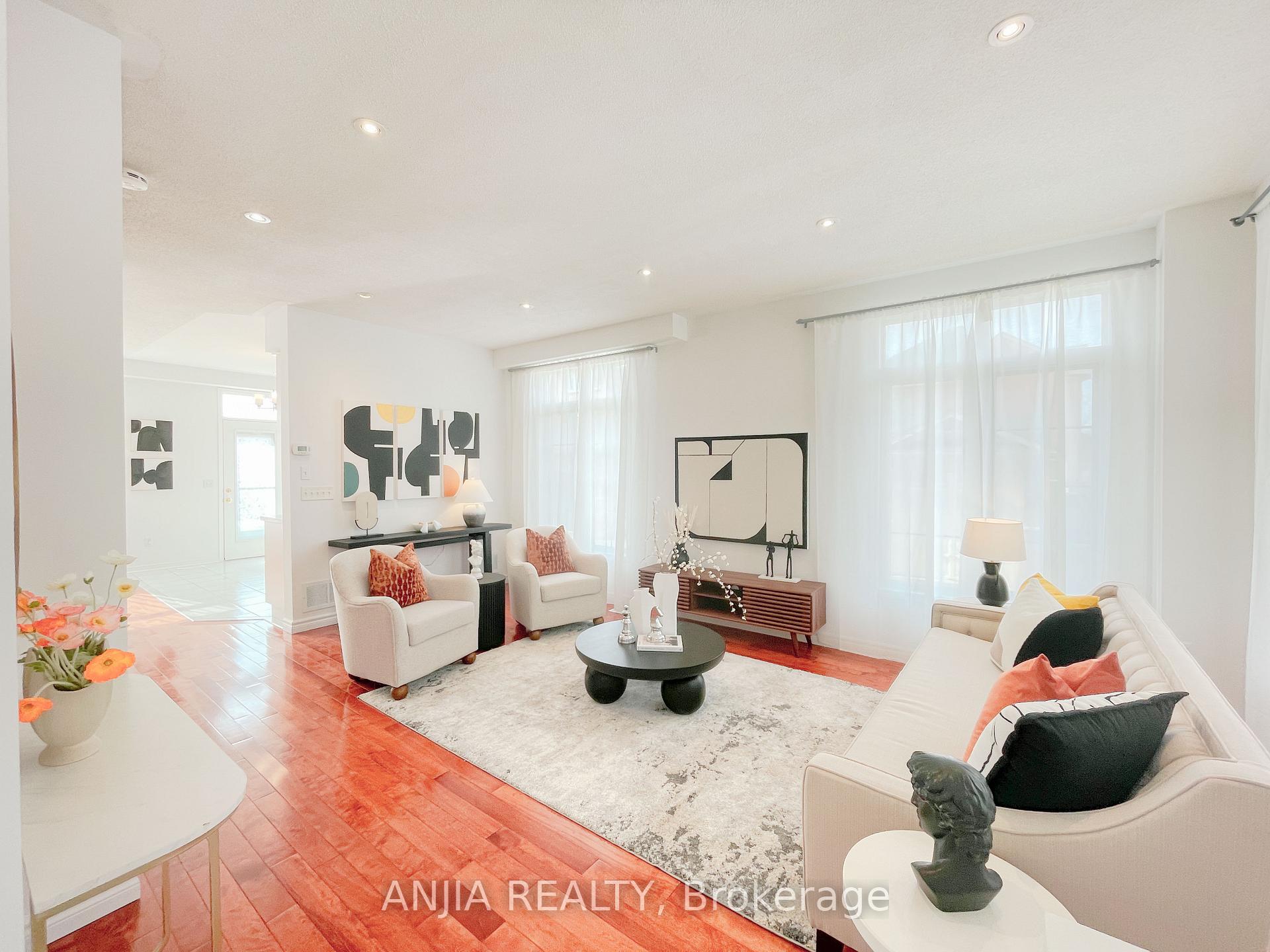 Photo 2 of 24 Crawford Street, Markham, Berczy — HOMEH