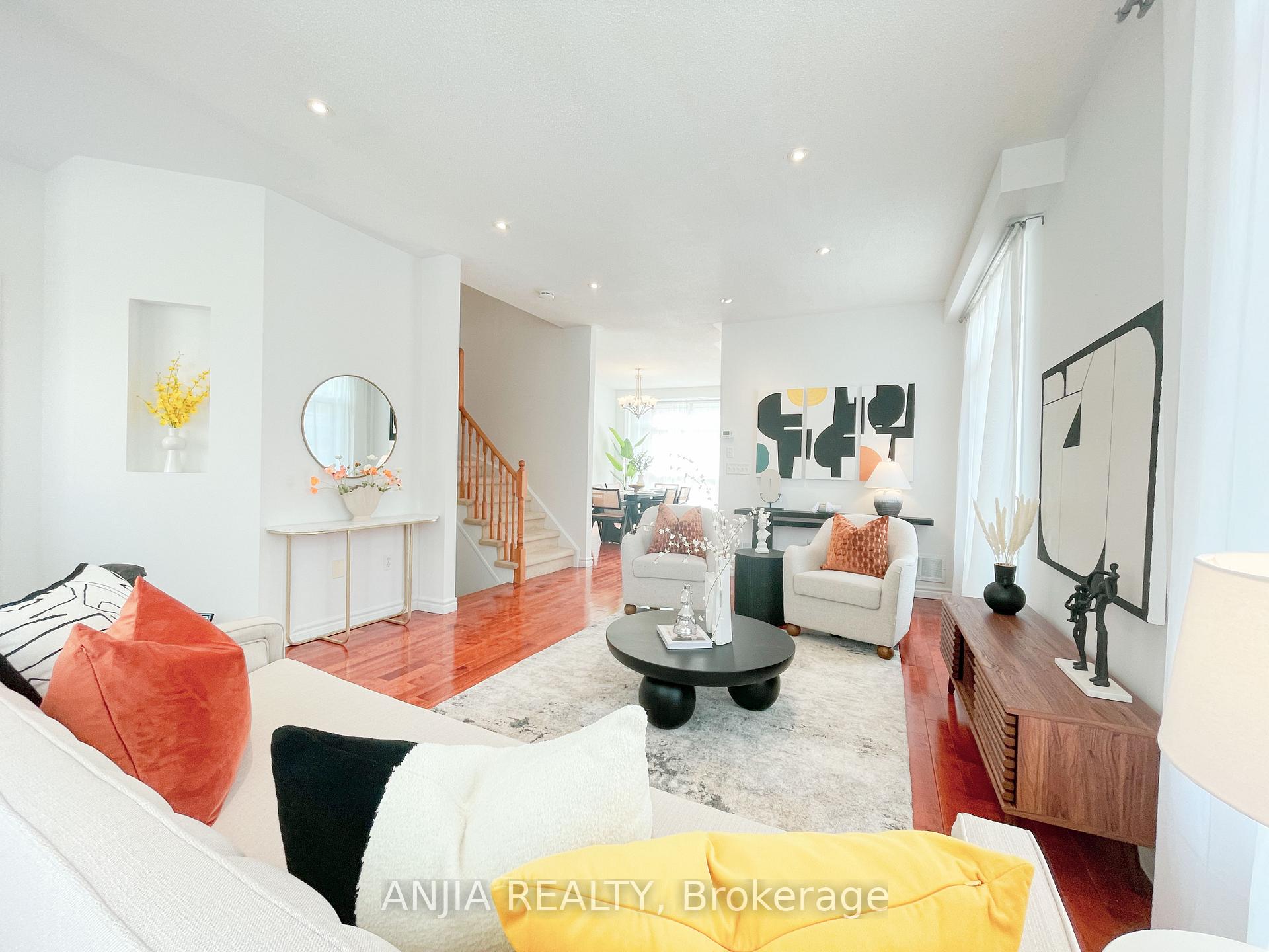 Photo 4 of 24 Crawford Street, Markham, Berczy — HOMEH
