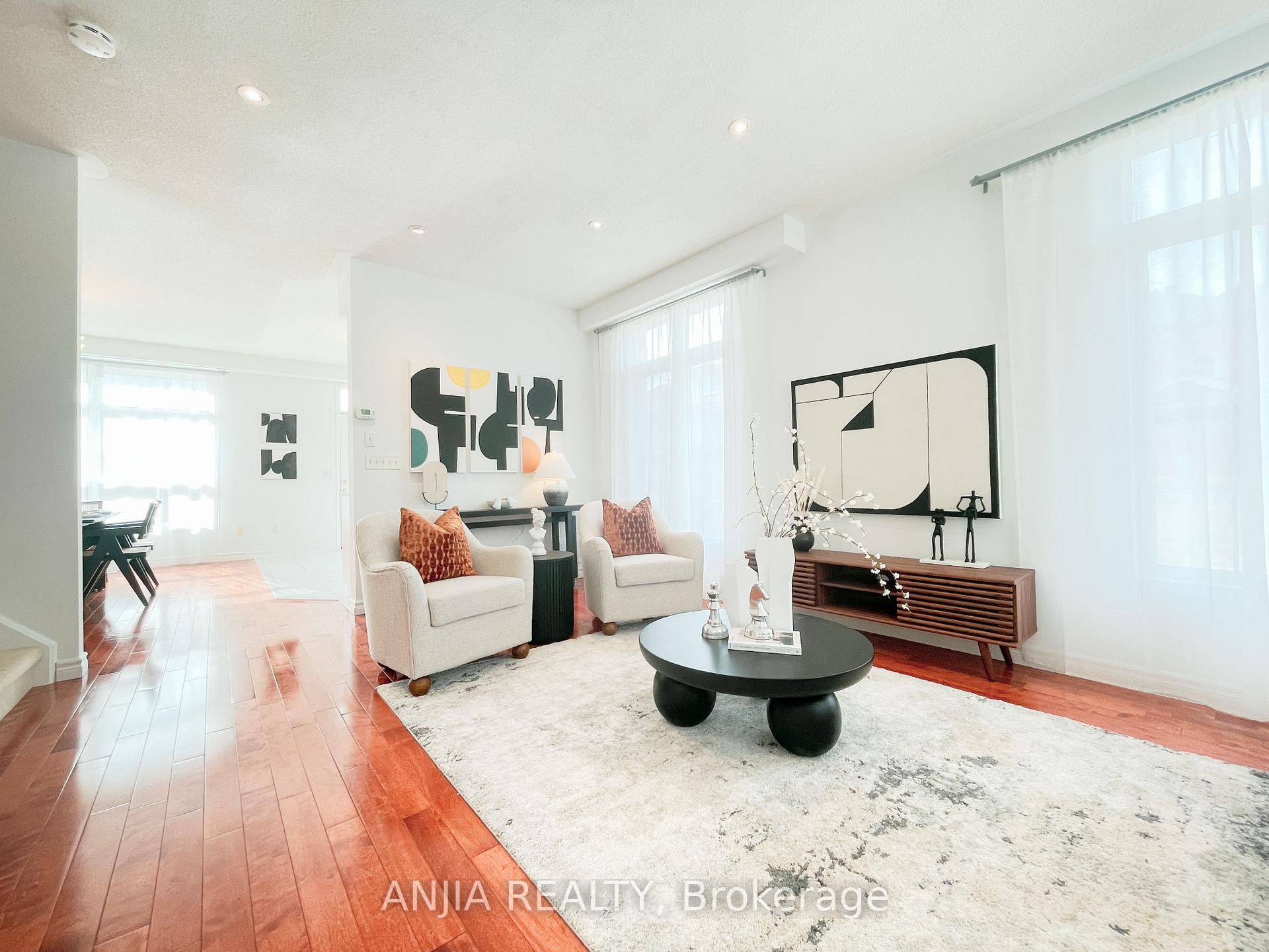 Photo 10 of 24 Crawford Street, Markham, Berczy — HOMEH