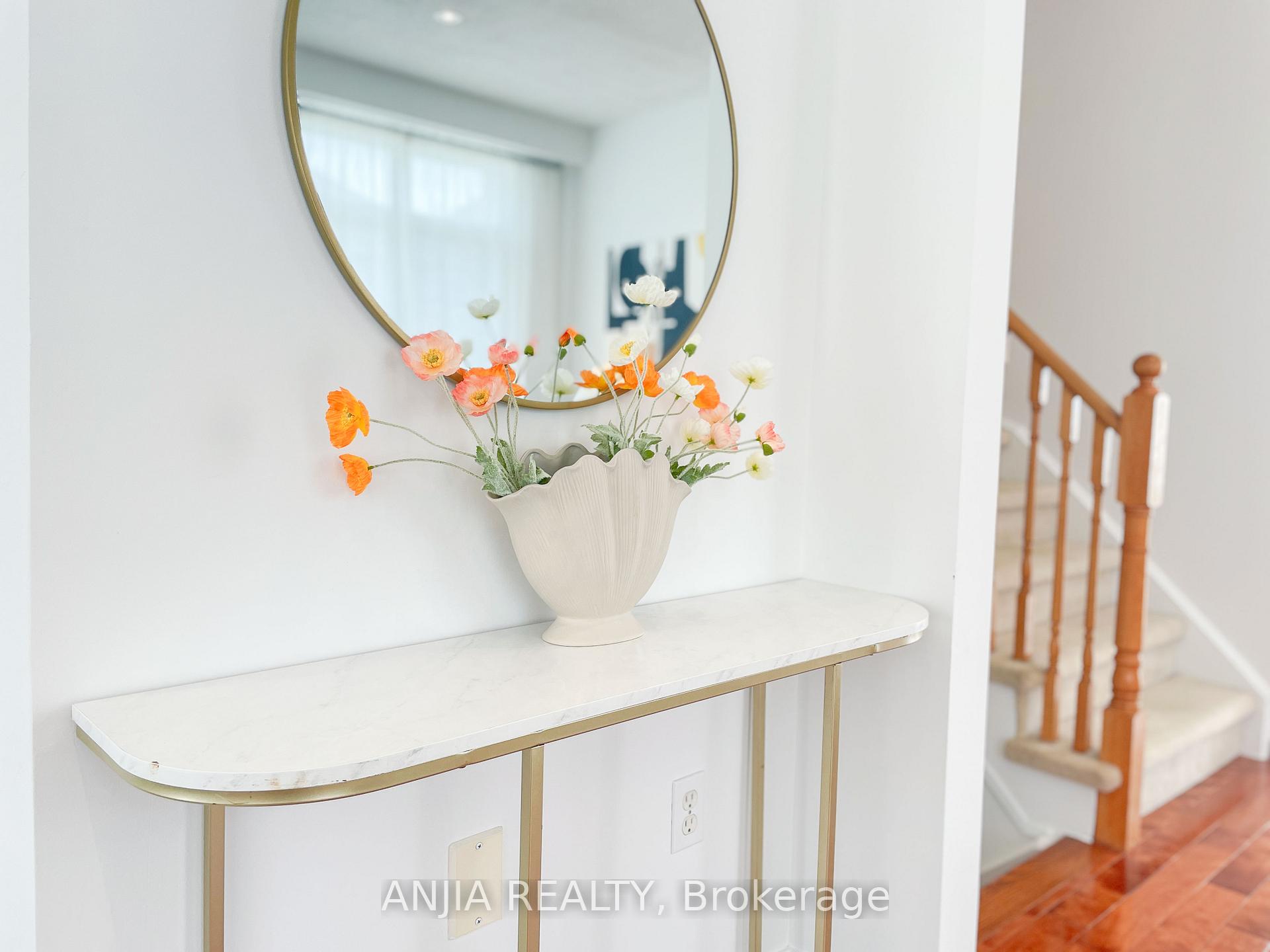 Photo 13 of 24 Crawford Street, Markham, Berczy — HOMEH