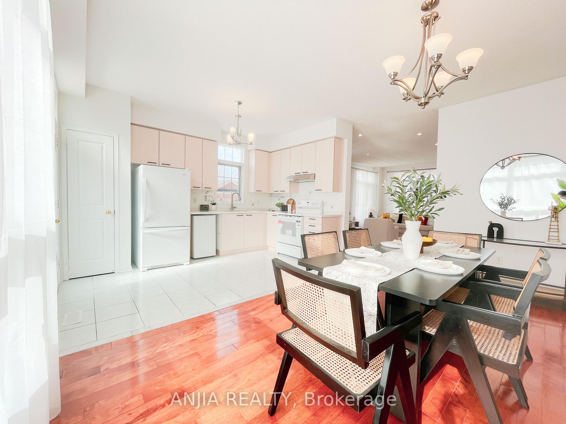 Photo 16 of 24 Crawford Street, Markham, Berczy — HOMEH