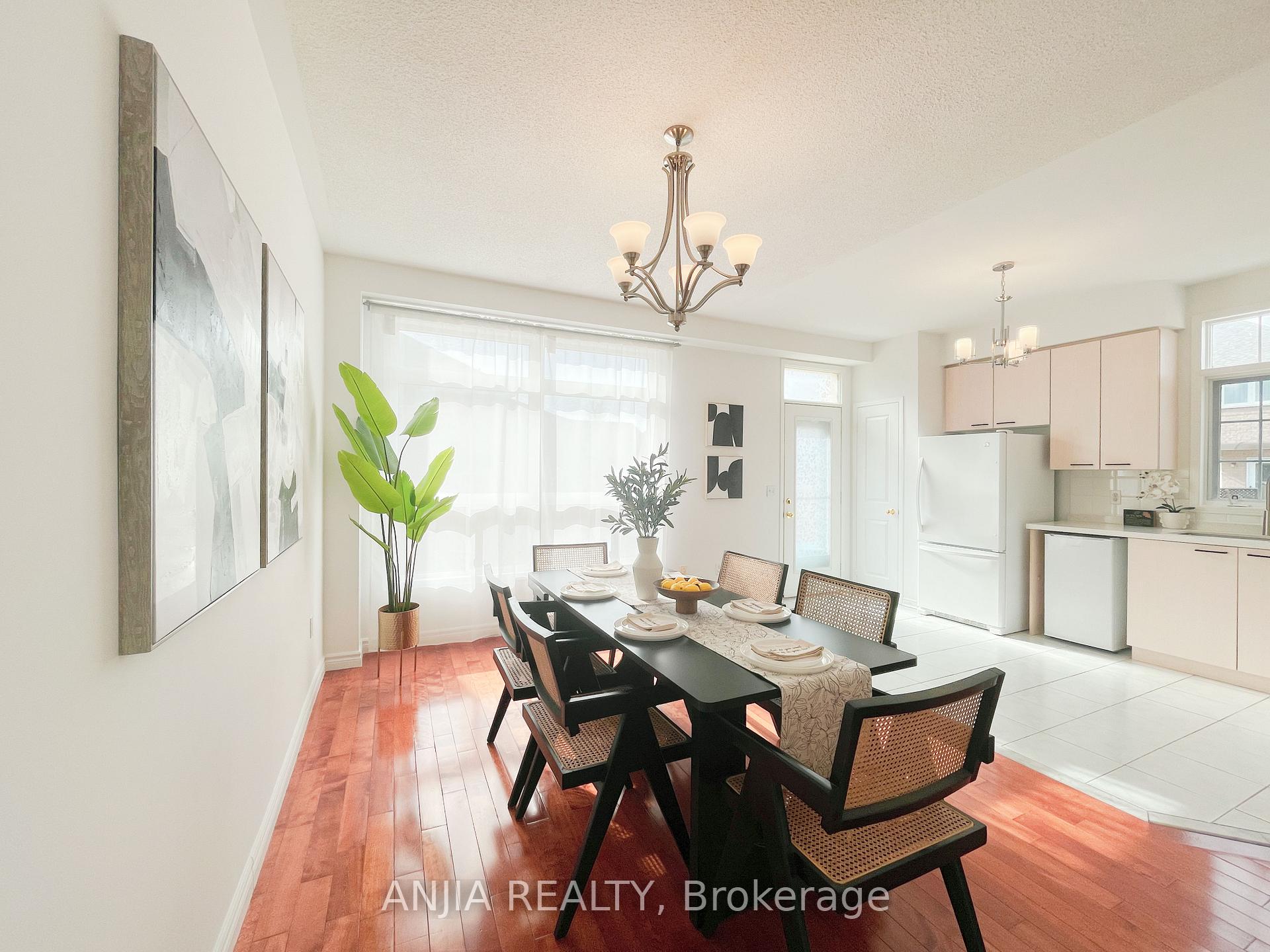 Photo 18 of 24 Crawford Street, Markham, Berczy — HOMEH