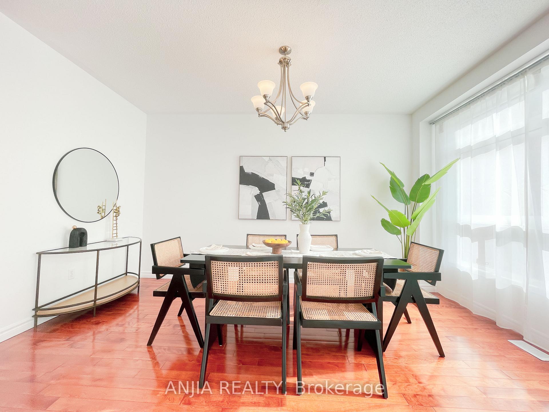 Photo 21 of 24 Crawford Street, Markham, Berczy — HOMEH