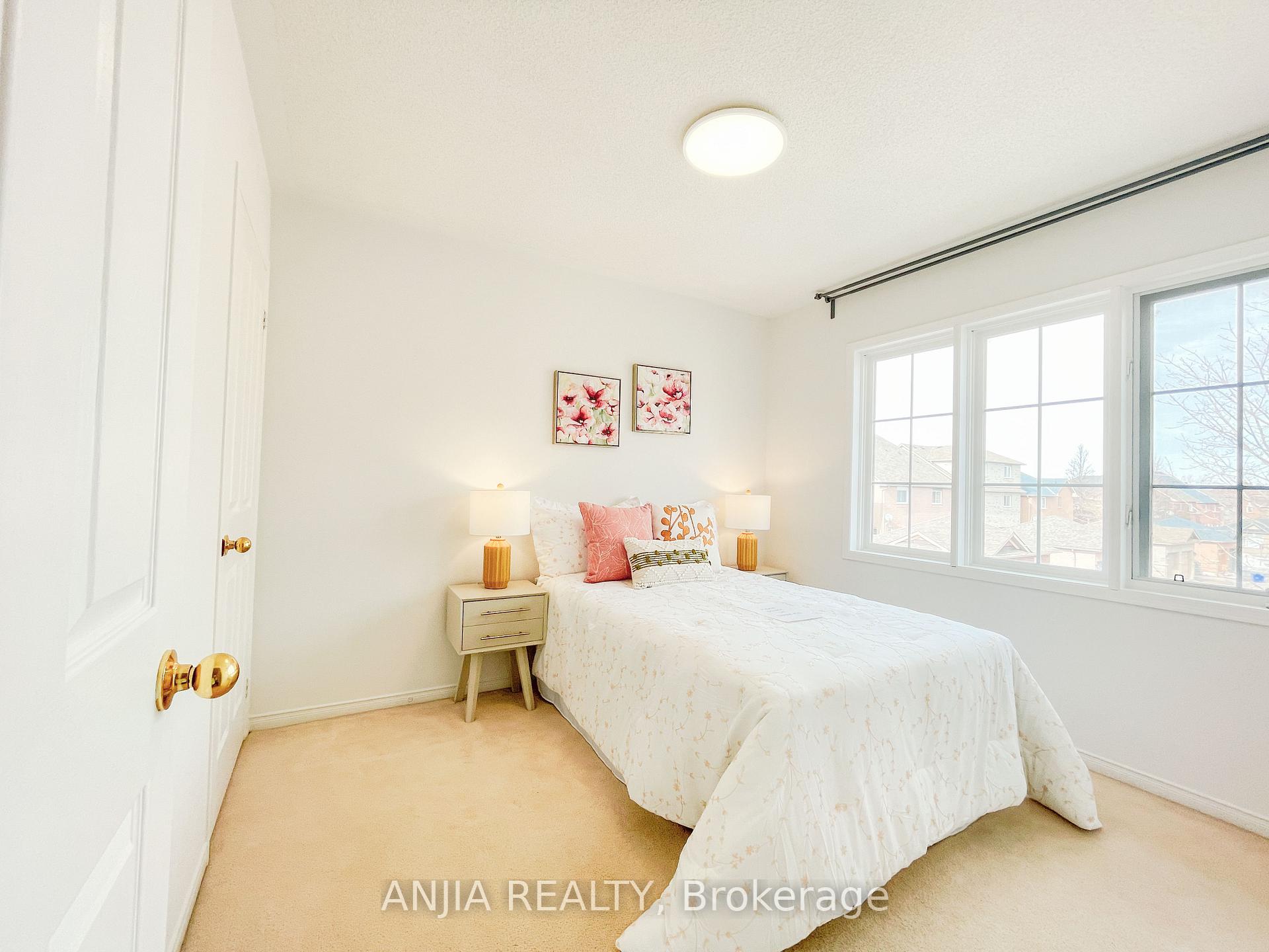 Photo 37 of 24 Crawford Street, Markham, Berczy — HOMEH
