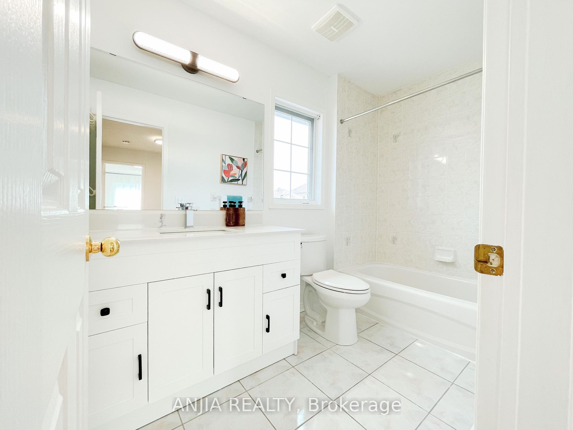 Photo 42 of 24 Crawford Street, Markham, Berczy — HOMEH