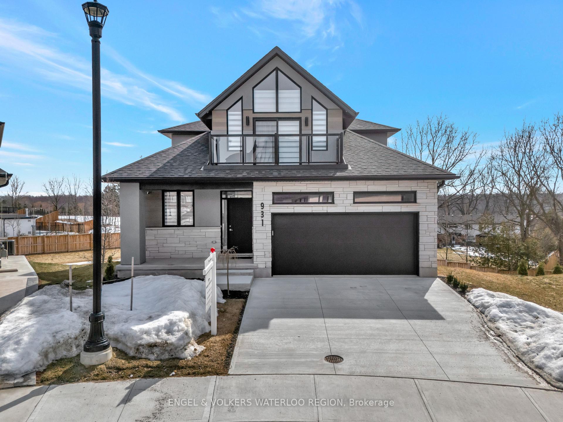 Photo 3 of 931 Stonecliffe Walk, Kitchener — HOMEH