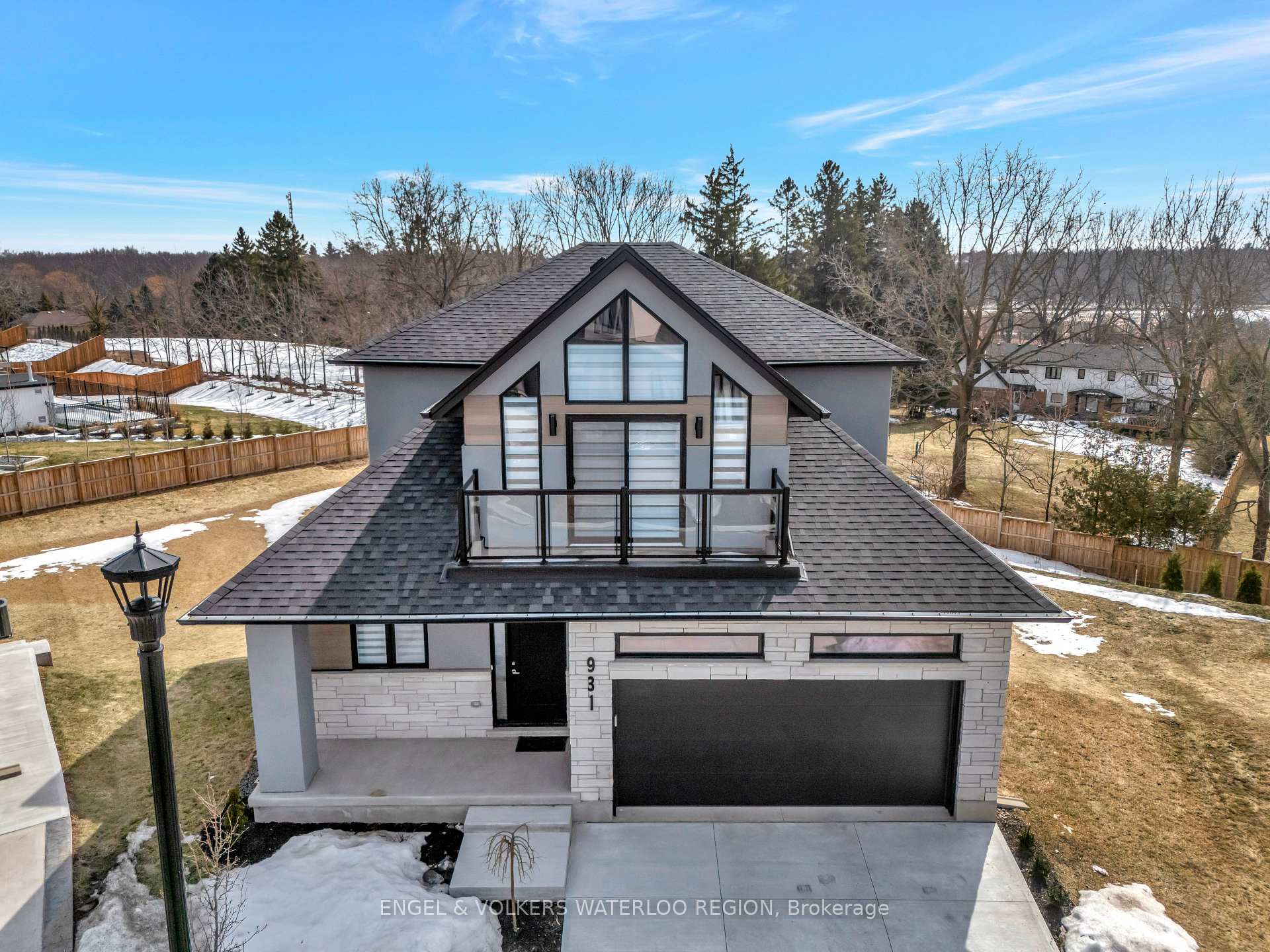 Photo 4 of 931 Stonecliffe Walk, Kitchener — HOMEH