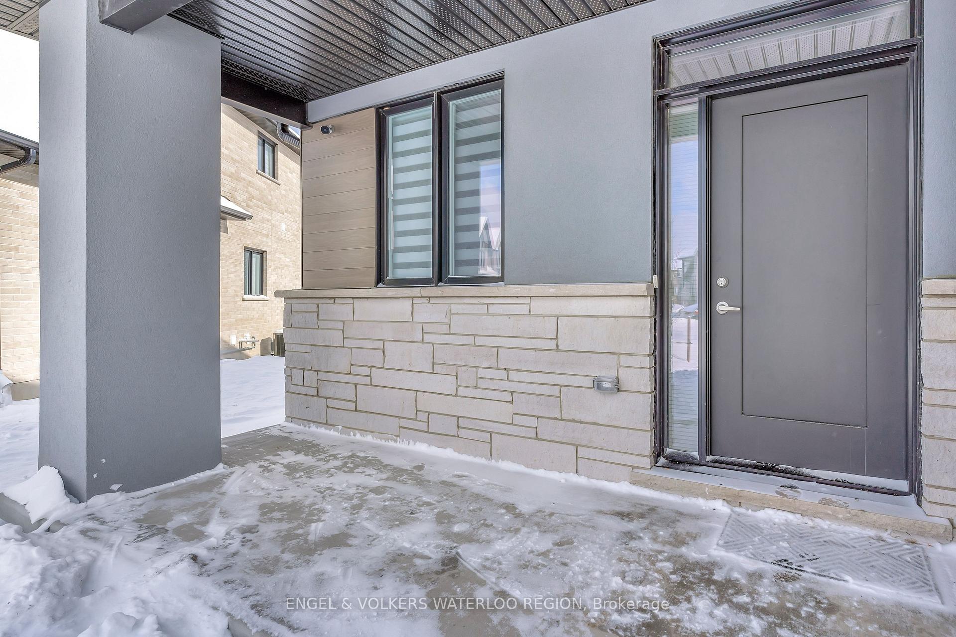 Photo 5 of 931 Stonecliffe Walk, Kitchener — HOMEH