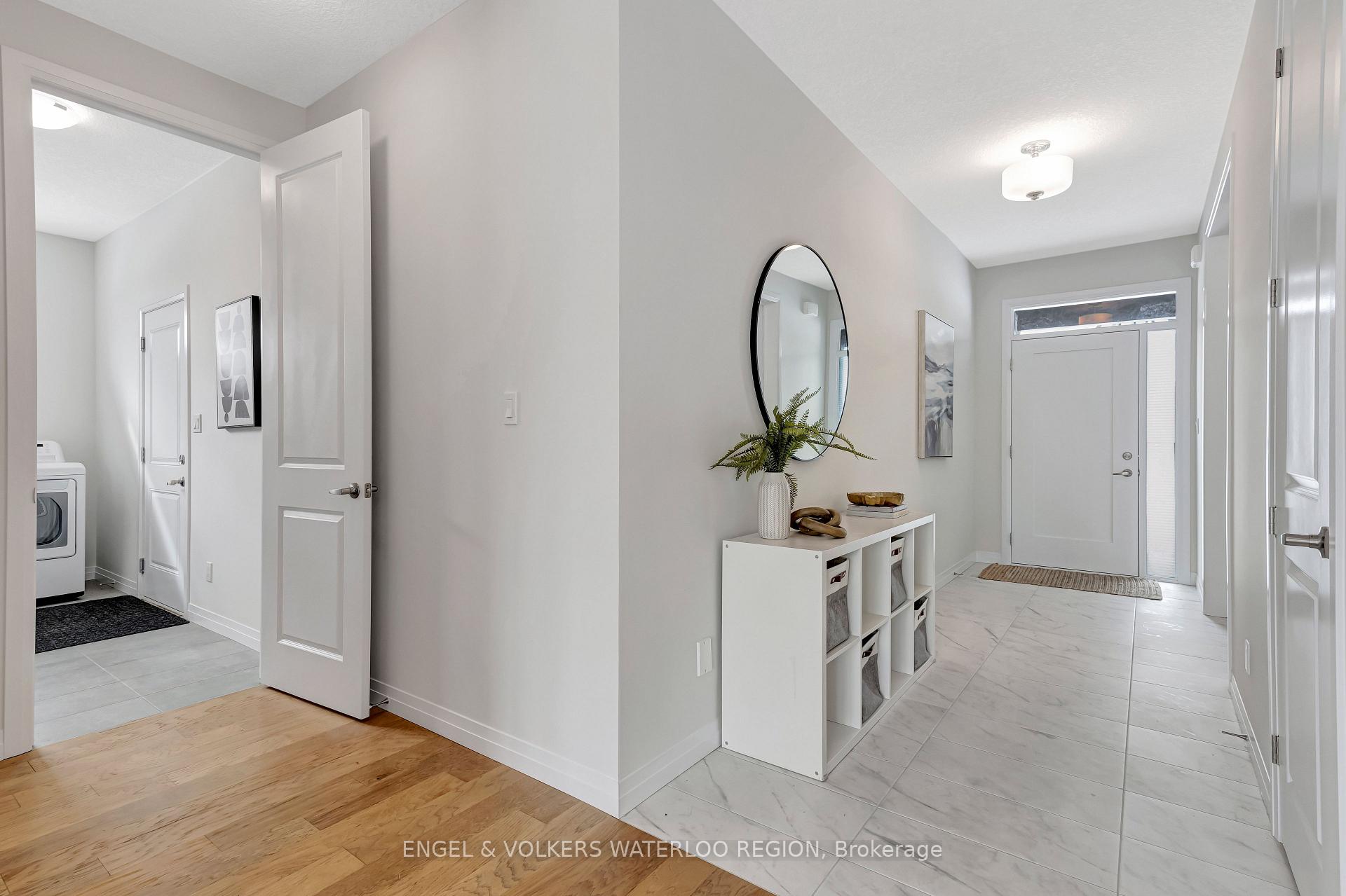 Photo 7 of 931 Stonecliffe Walk, Kitchener — HOMEH