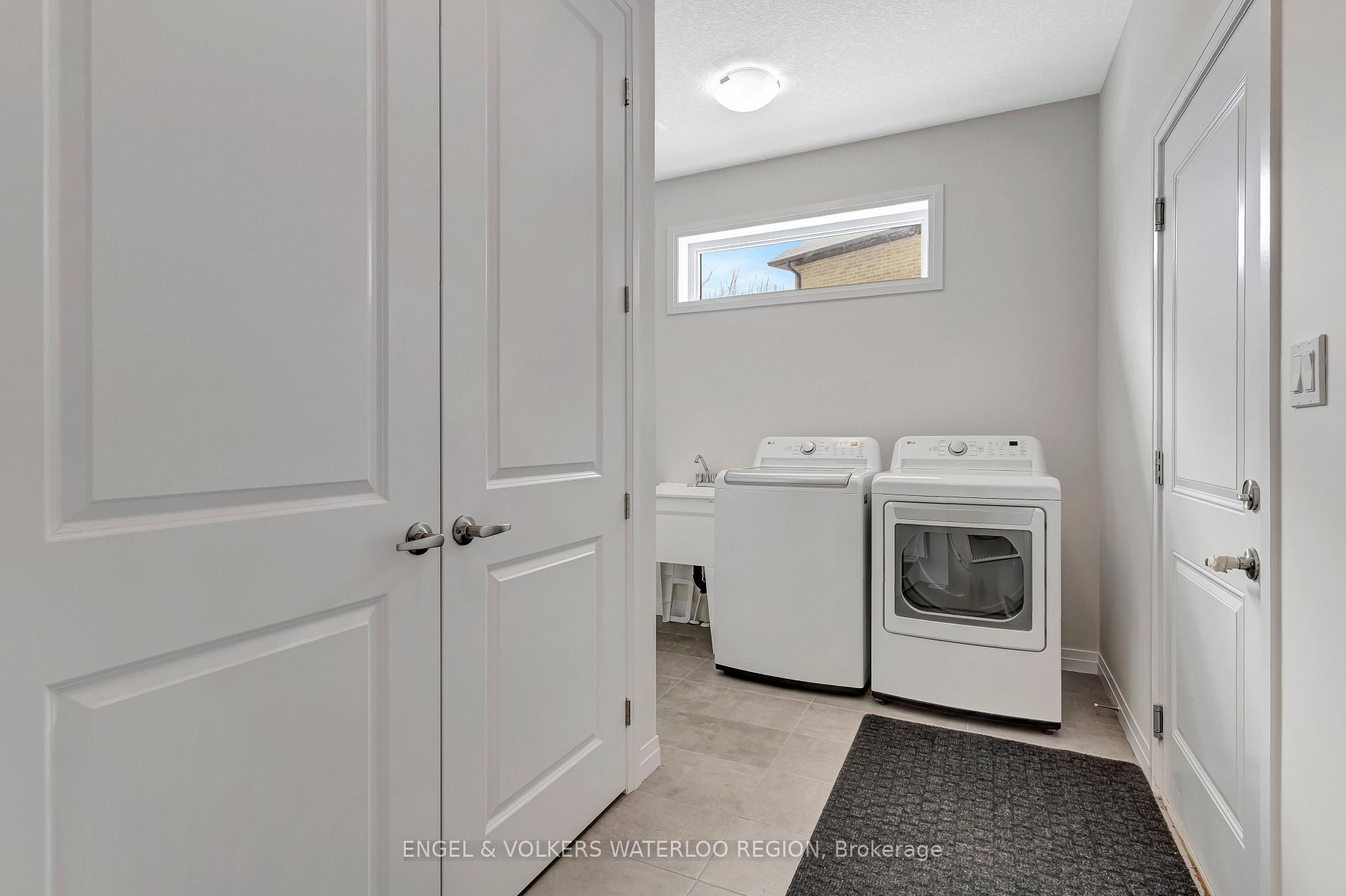 Photo 8 of 931 Stonecliffe Walk, Kitchener — HOMEH