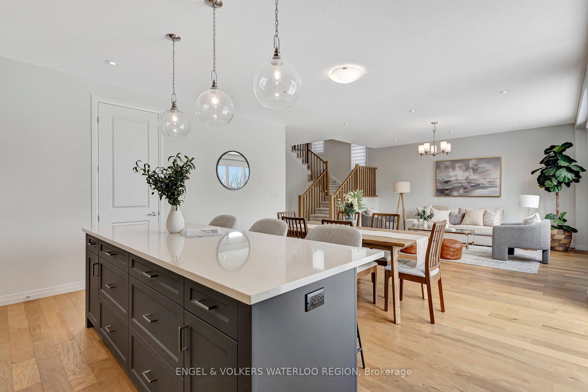 Photo 20 of 931 Stonecliffe Walk, Kitchener — HOMEH