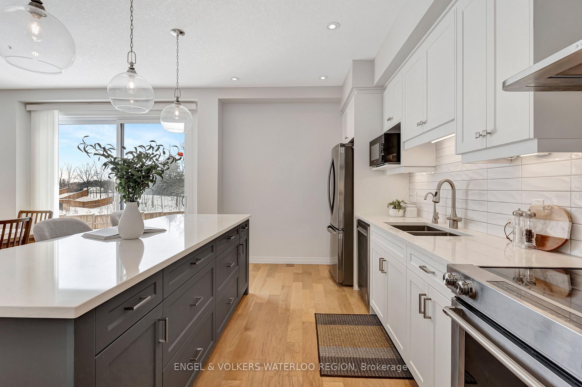 Photo 21 of 931 Stonecliffe Walk, Kitchener — HOMEH