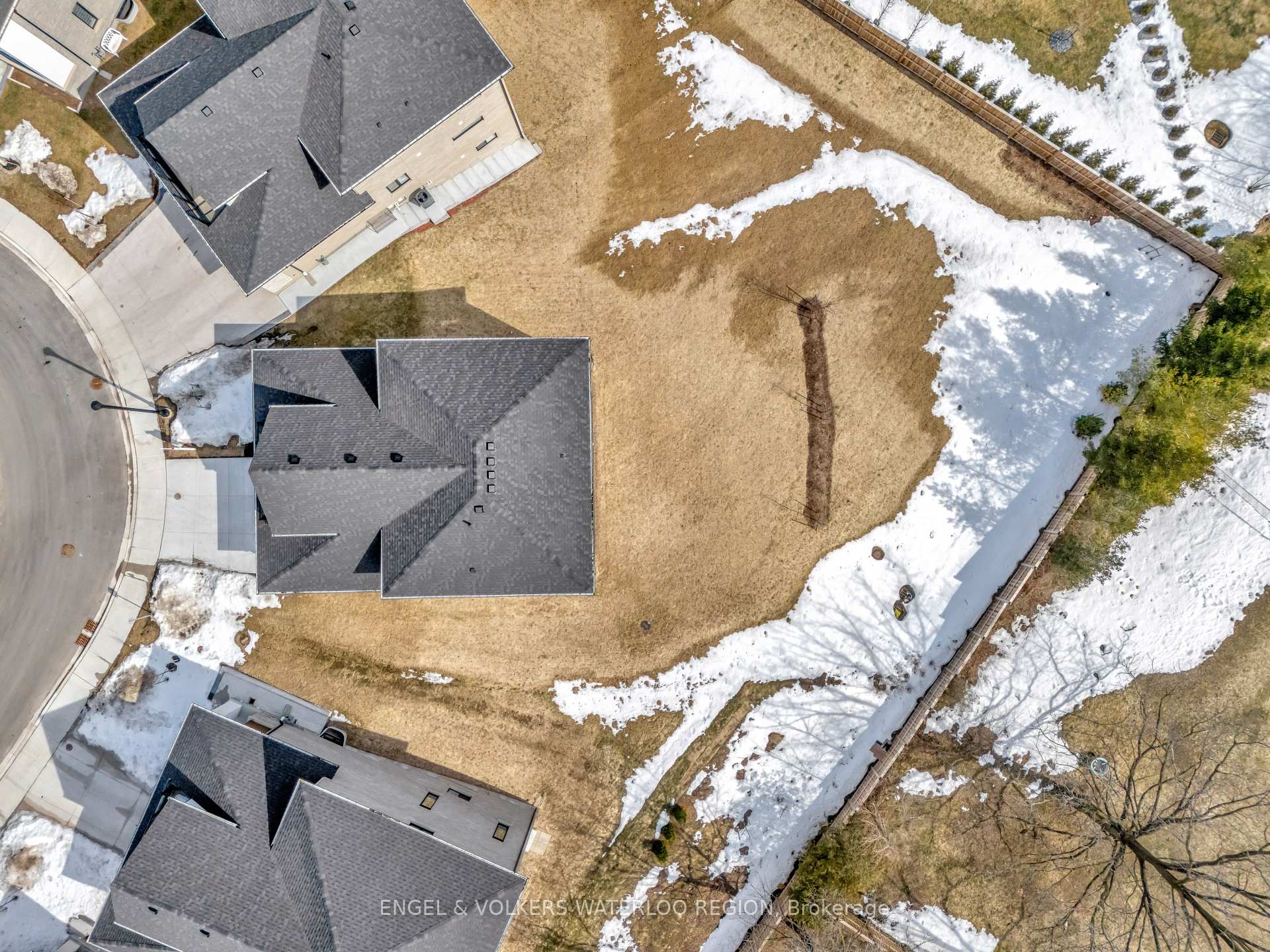 Photo 43 of 931 Stonecliffe Walk, Kitchener — HOMEH