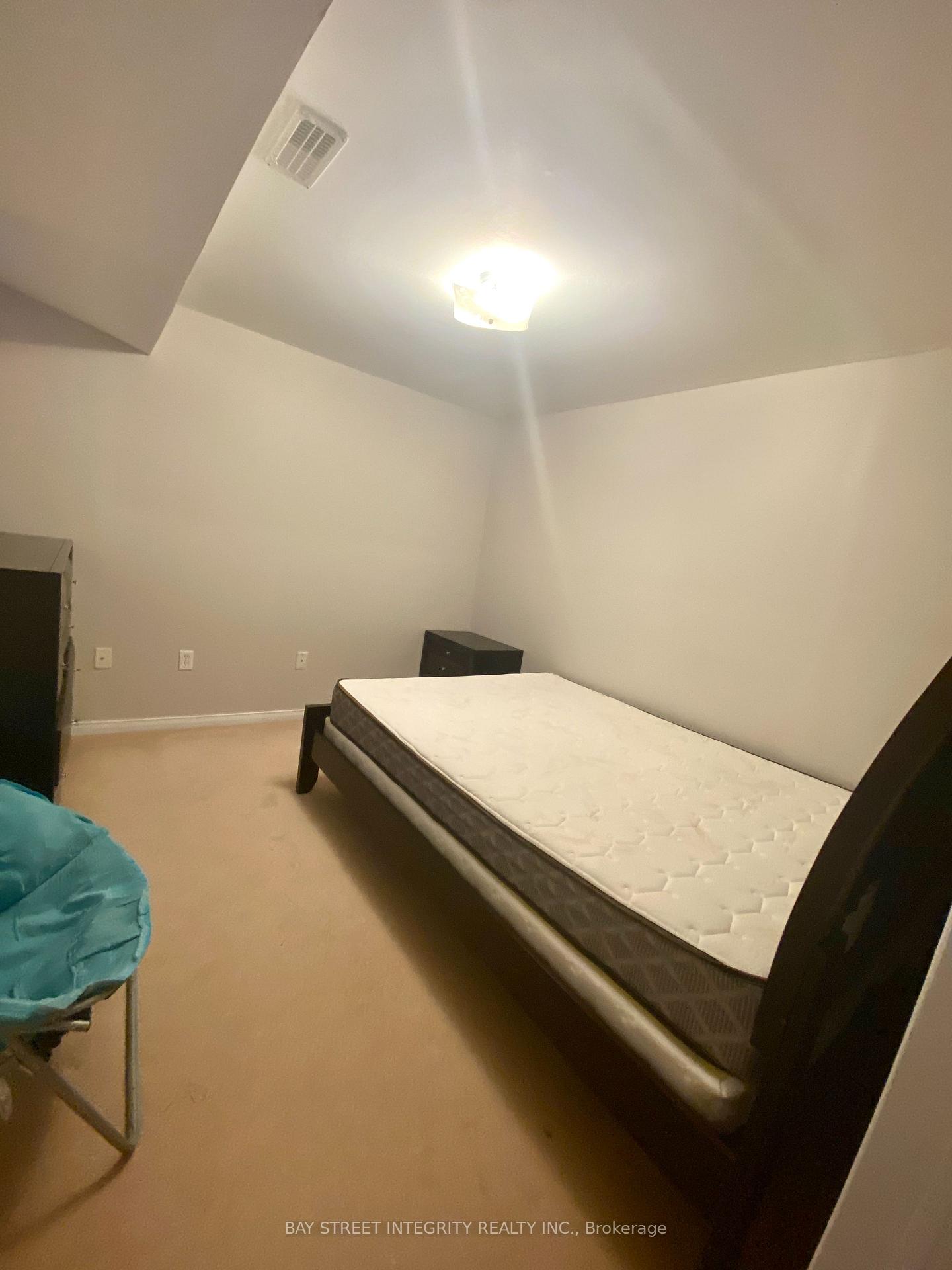 Photo 10 of 52 John Gary Drive, Markham, Village Green-South Unionville — HOMEH