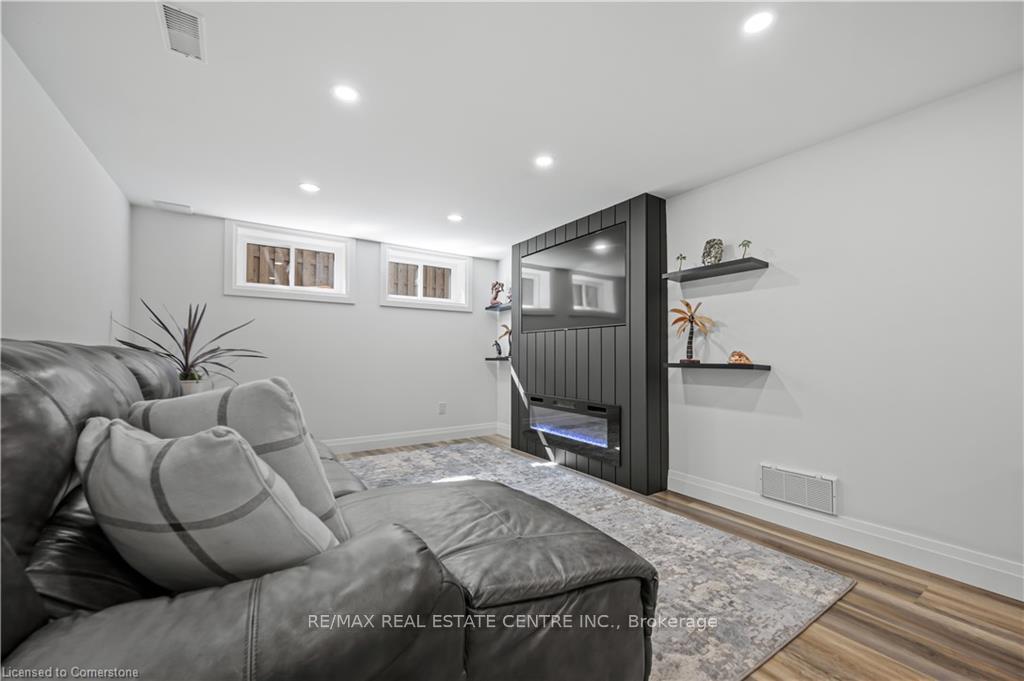 Photo 25 of 52 Rosewood Drive, Kitchener — HOMEH