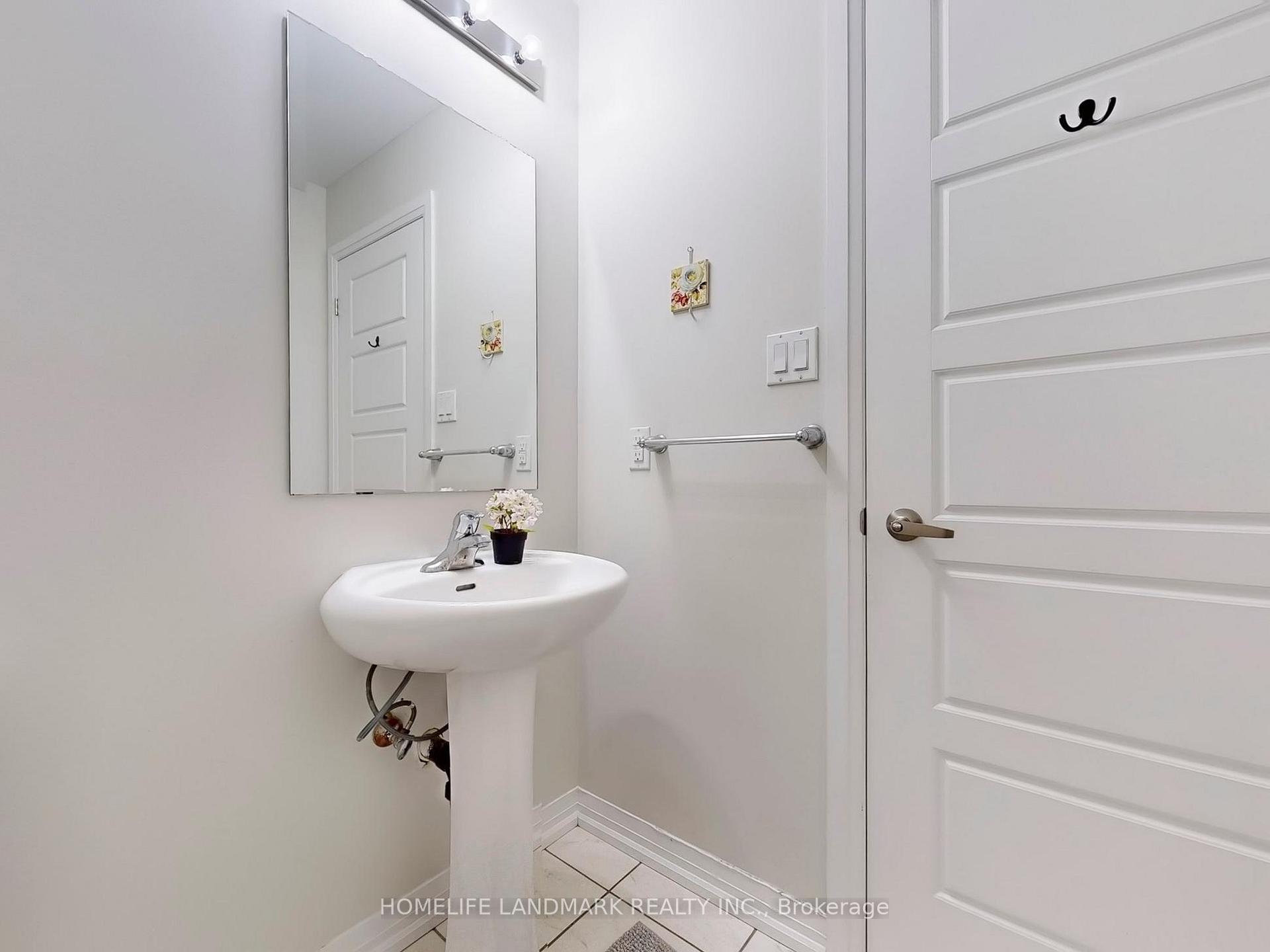 Photo 9 of 813 Banks Crescent, Milton, Willmott — HOMEH
