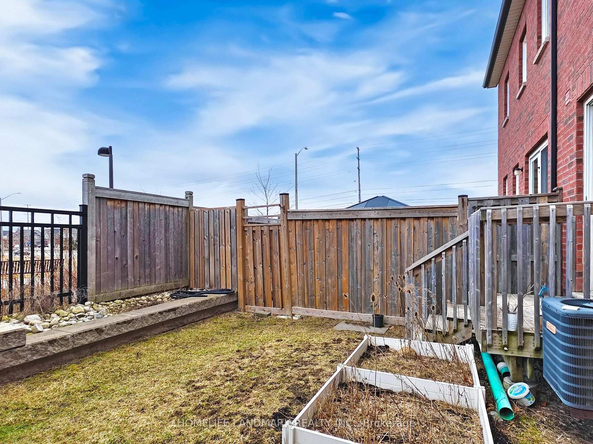 Photo 34 of 813 Banks Crescent, Milton, Willmott — HOMEH