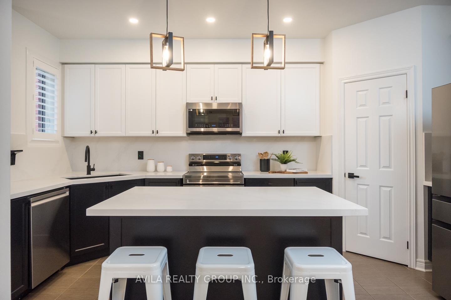 Photo 6 of 319 Bessborough Drive, Milton, Harrison — HOMEH