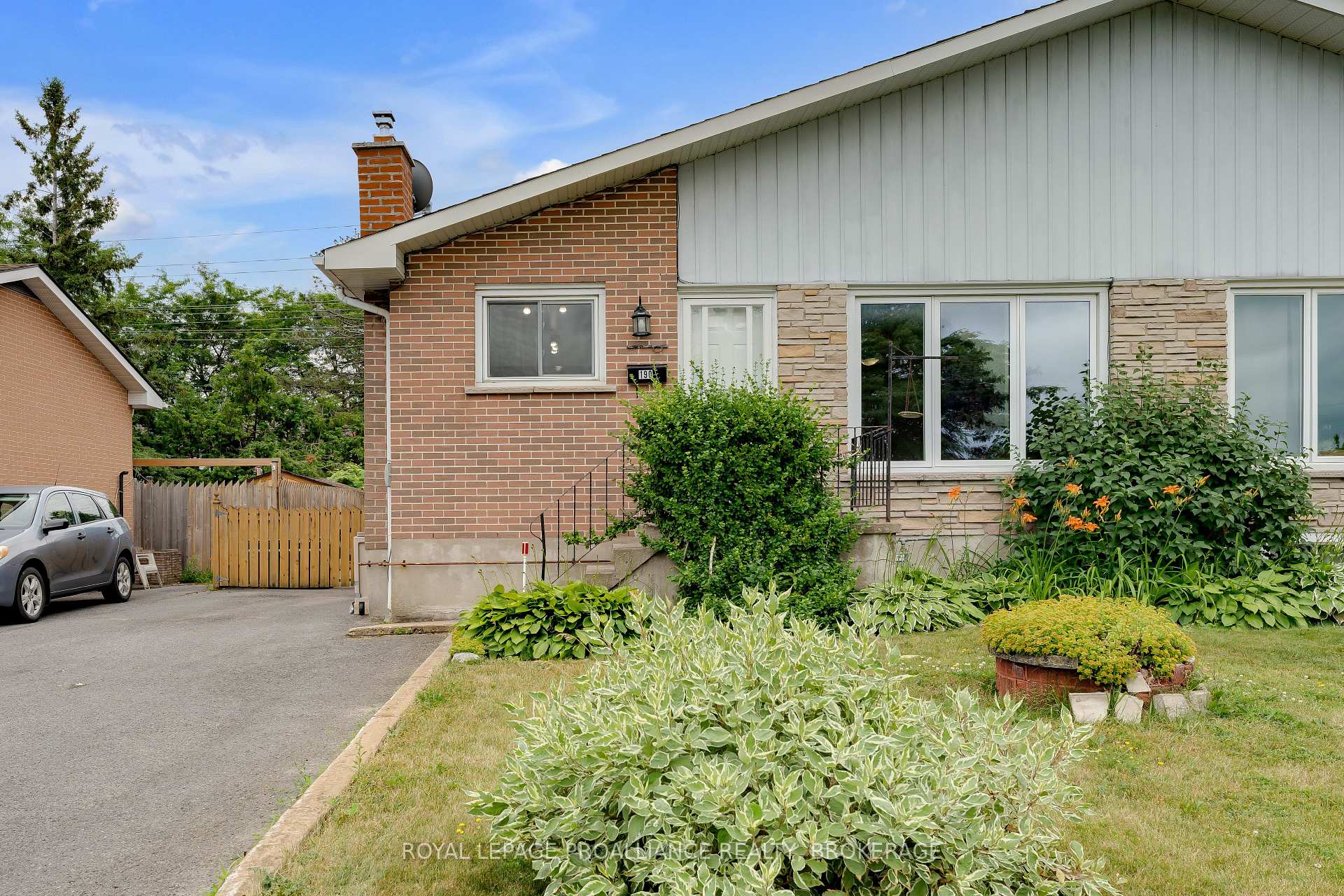 Photo 1 of 190 Conacher Drive, Kingston, Rideau — HOMEH