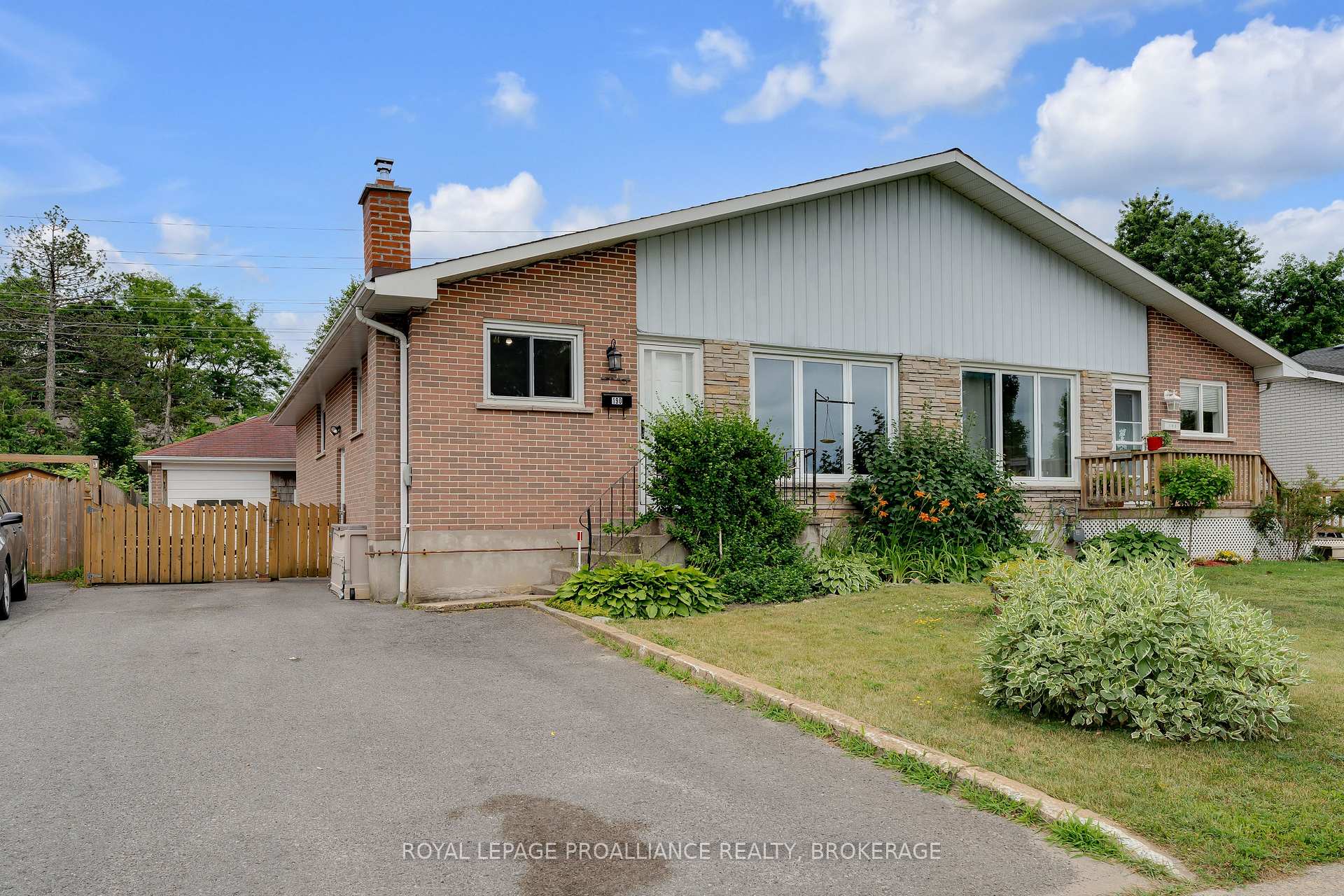 Photo 2 of 190 Conacher Drive, Kingston, Rideau — HOMEH