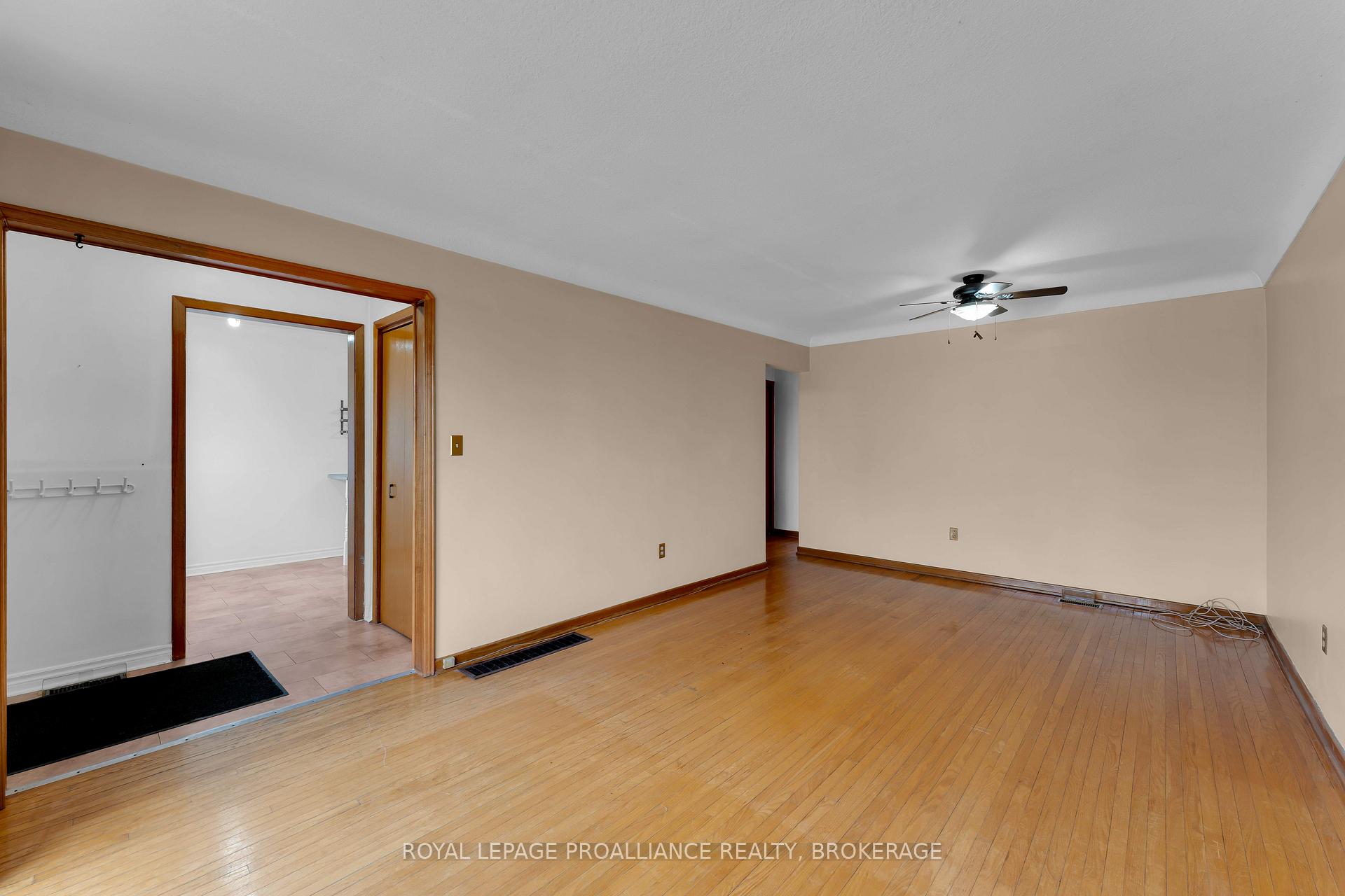 Photo 7 of 190 Conacher Drive, Kingston, Rideau — HOMEH