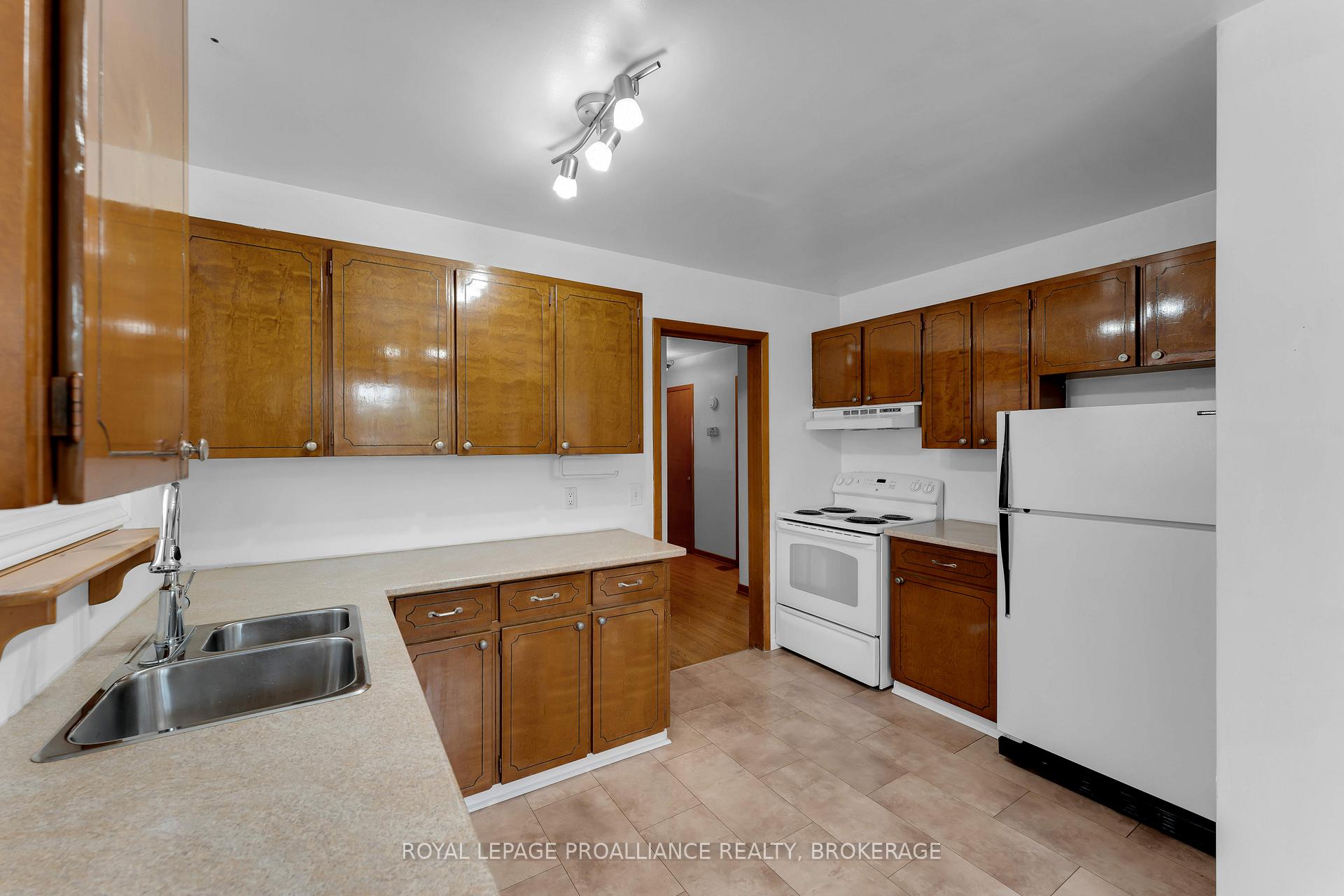 Photo 12 of 190 Conacher Drive, Kingston, Rideau — HOMEH