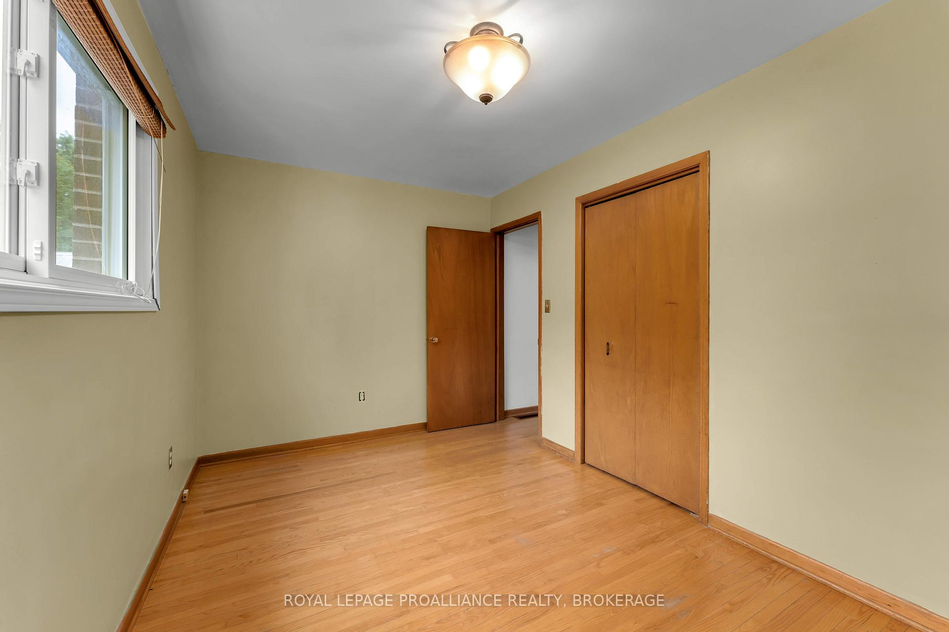 Photo 18 of 190 Conacher Drive, Kingston, Rideau — HOMEH