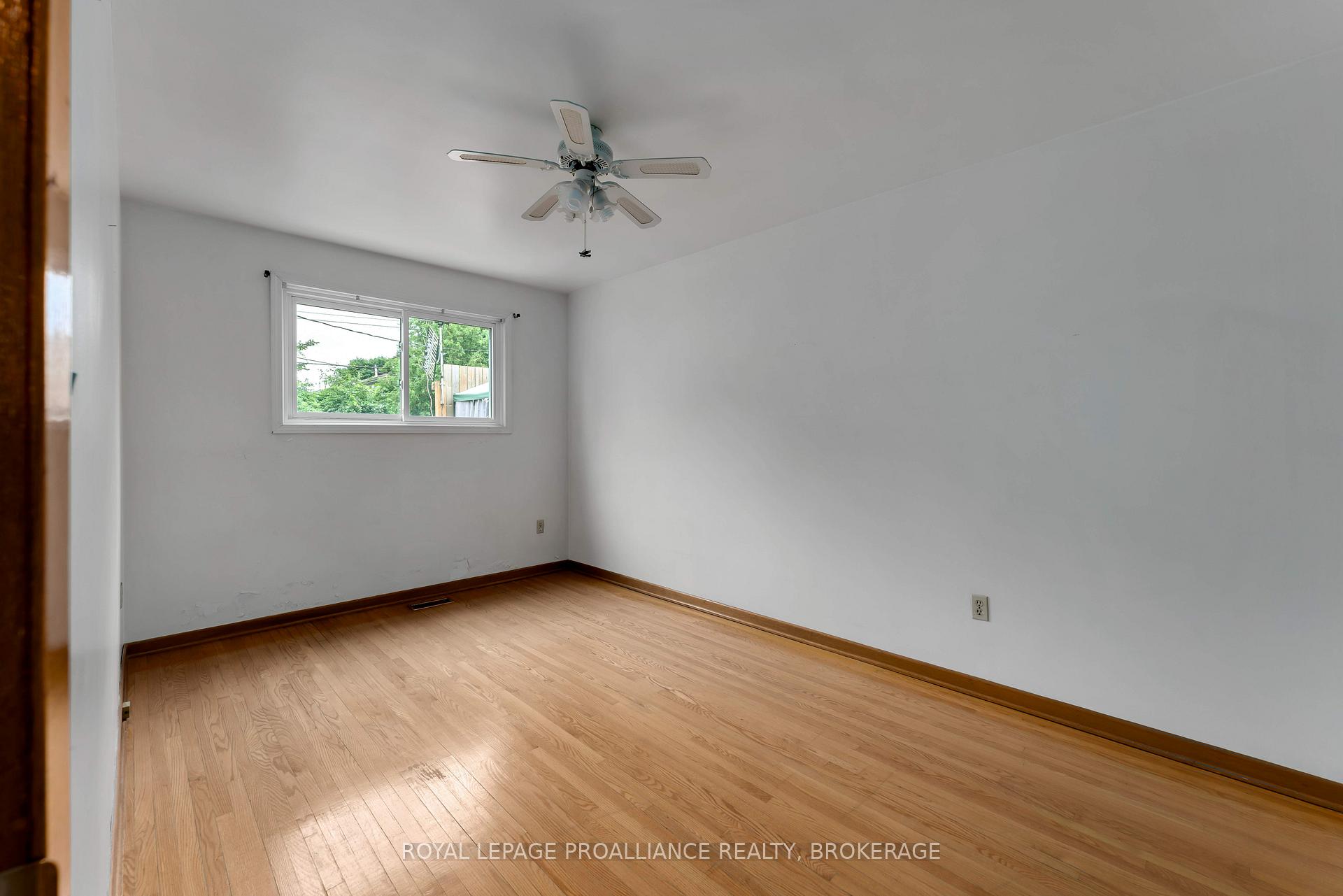 Photo 19 of 190 Conacher Drive, Kingston, Rideau — HOMEH